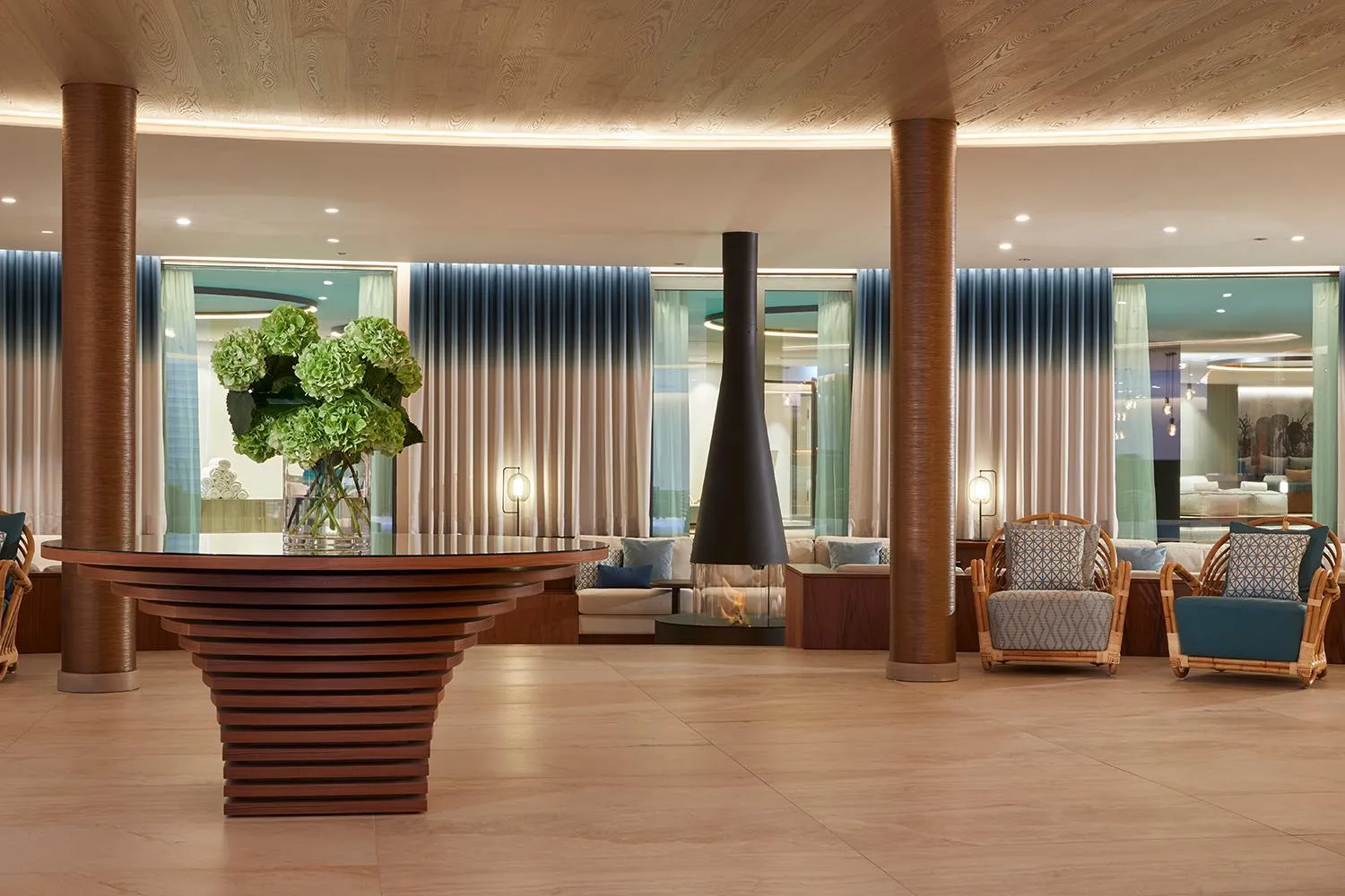 Lobby or reception in Infinity Hotel & Conference Resort Munich
