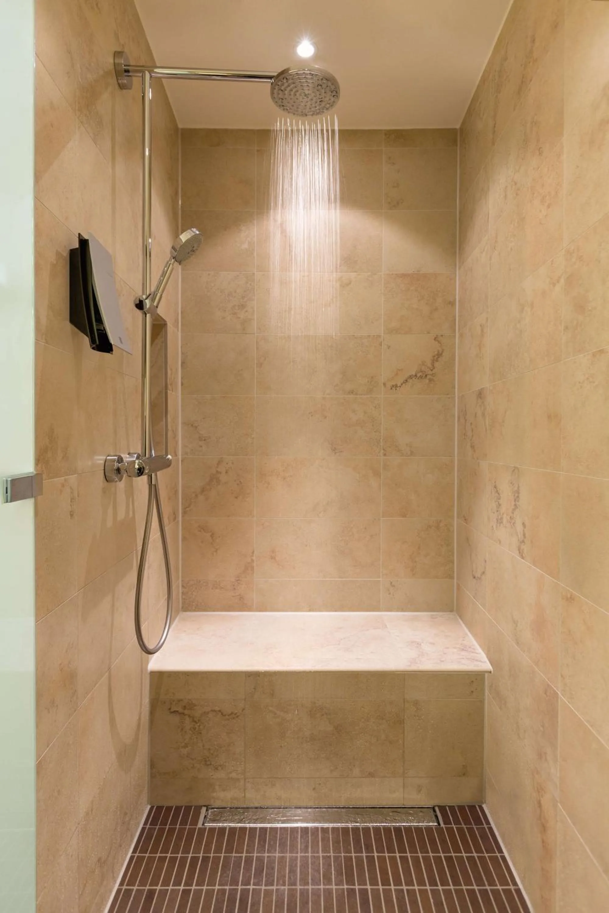 Shower in Infinity Hotel & Conference Resort Munich