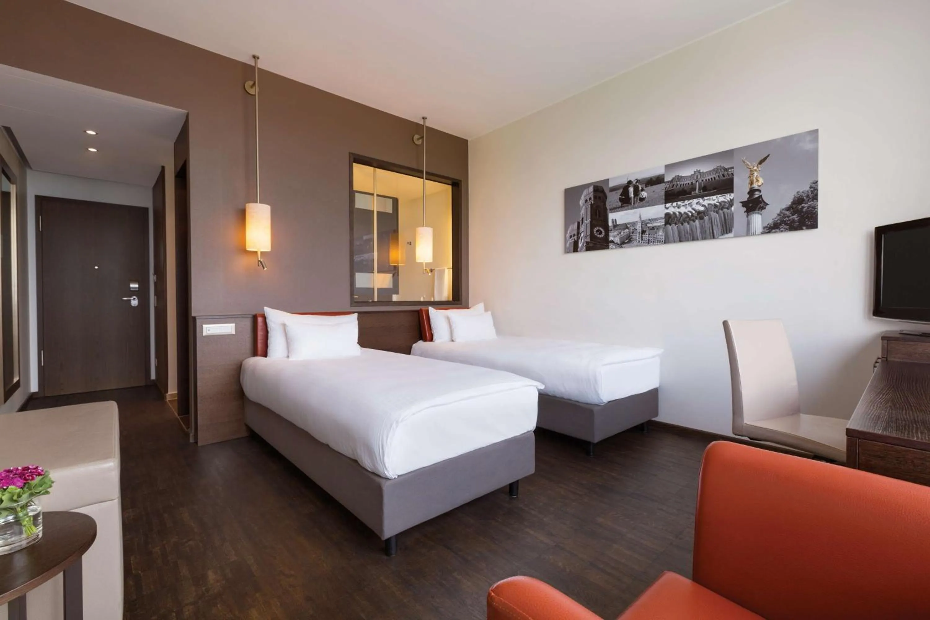 Bed in Infinity Hotel & Conference Resort Munich