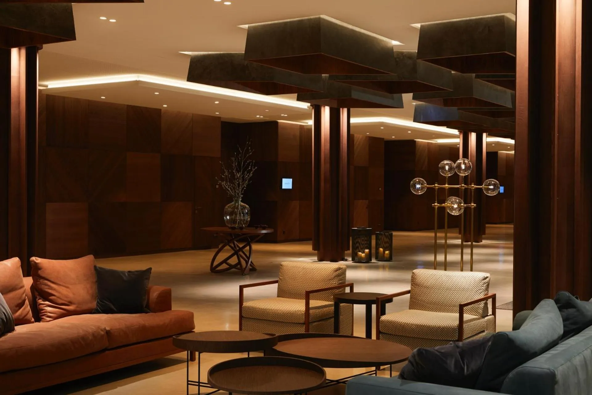 Lobby or reception in Infinity Hotel & Conference Resort Munich