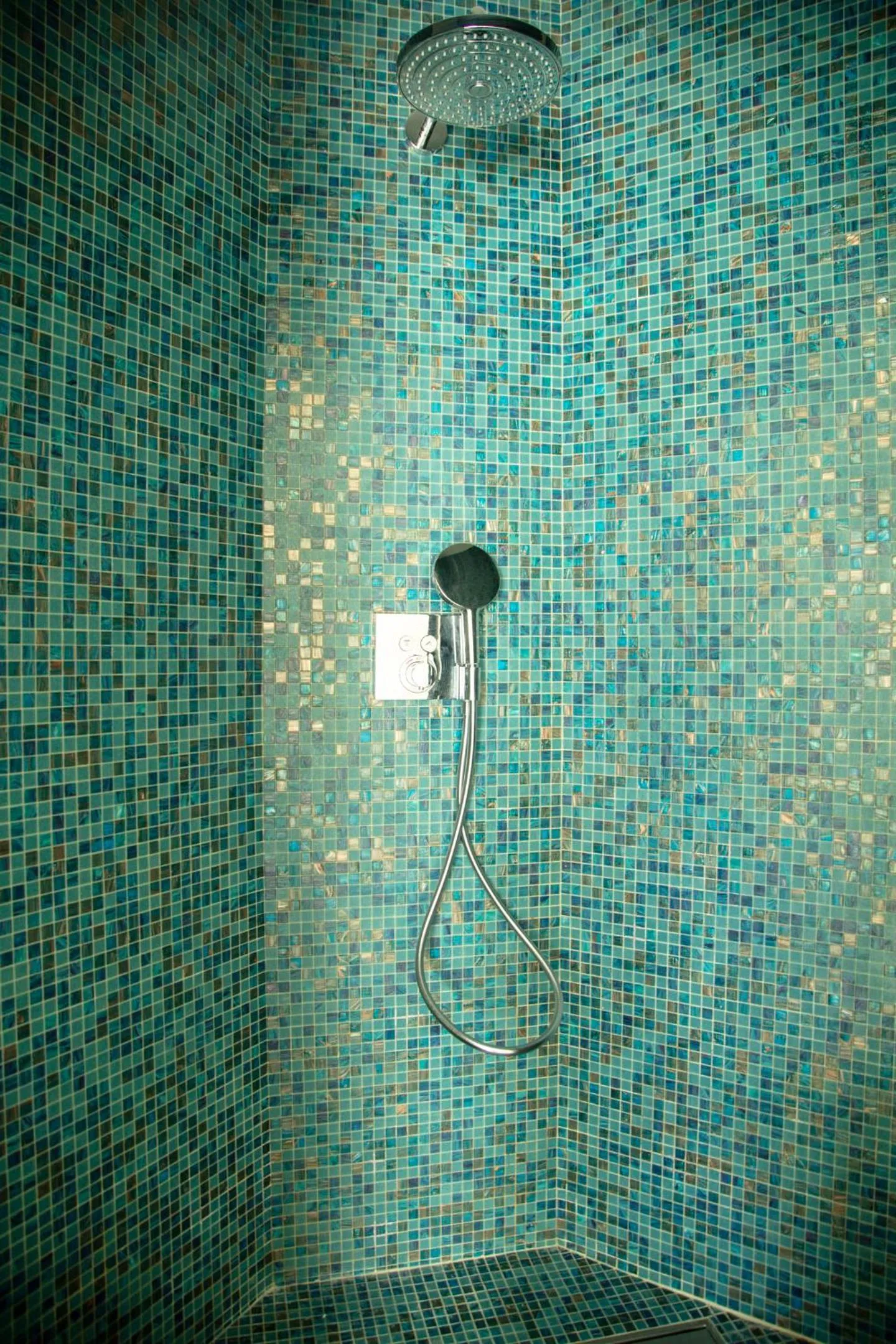 Shower in Hôtel & Spa Villa Seren