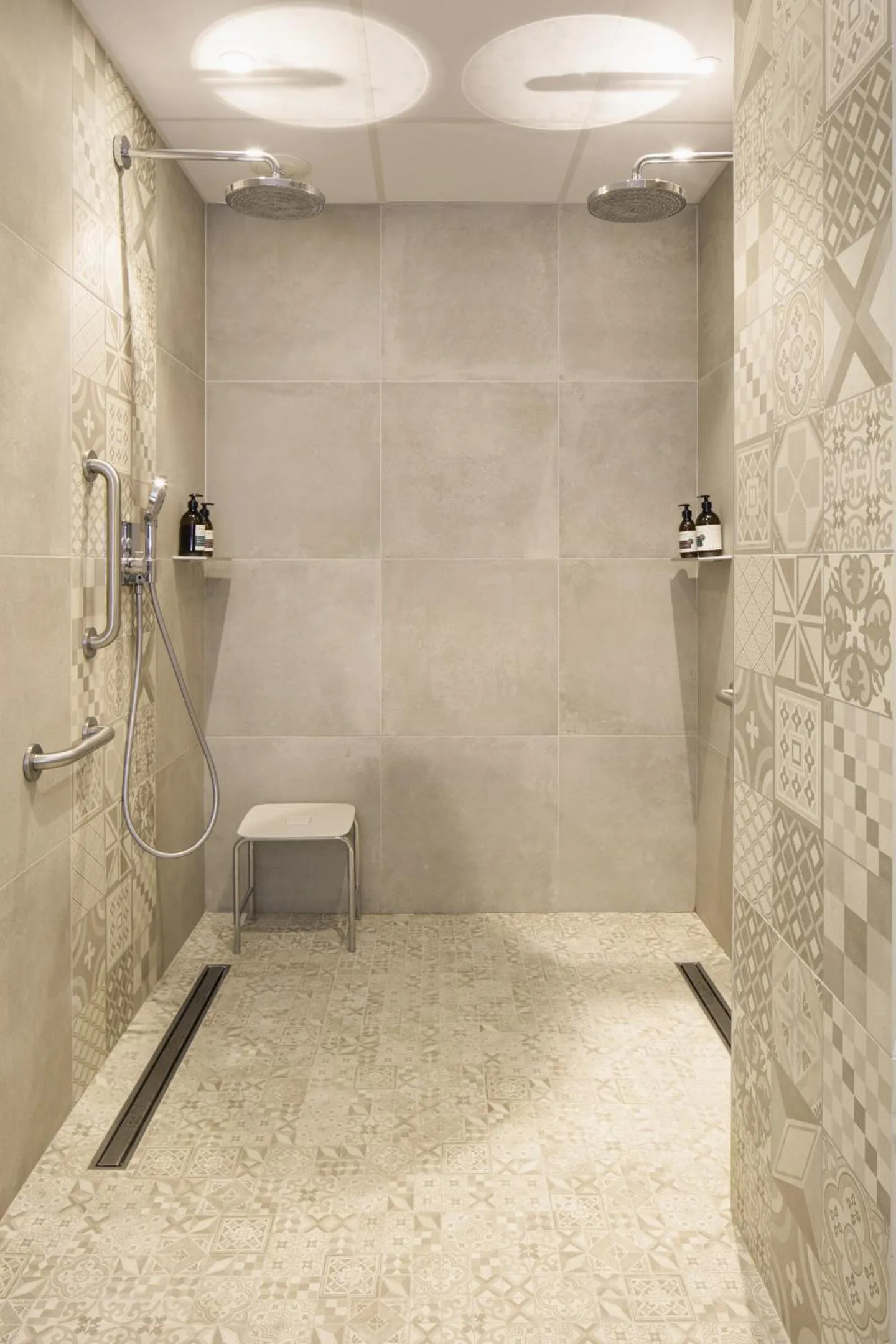 Shower in Hôtel & Spa Villa Seren