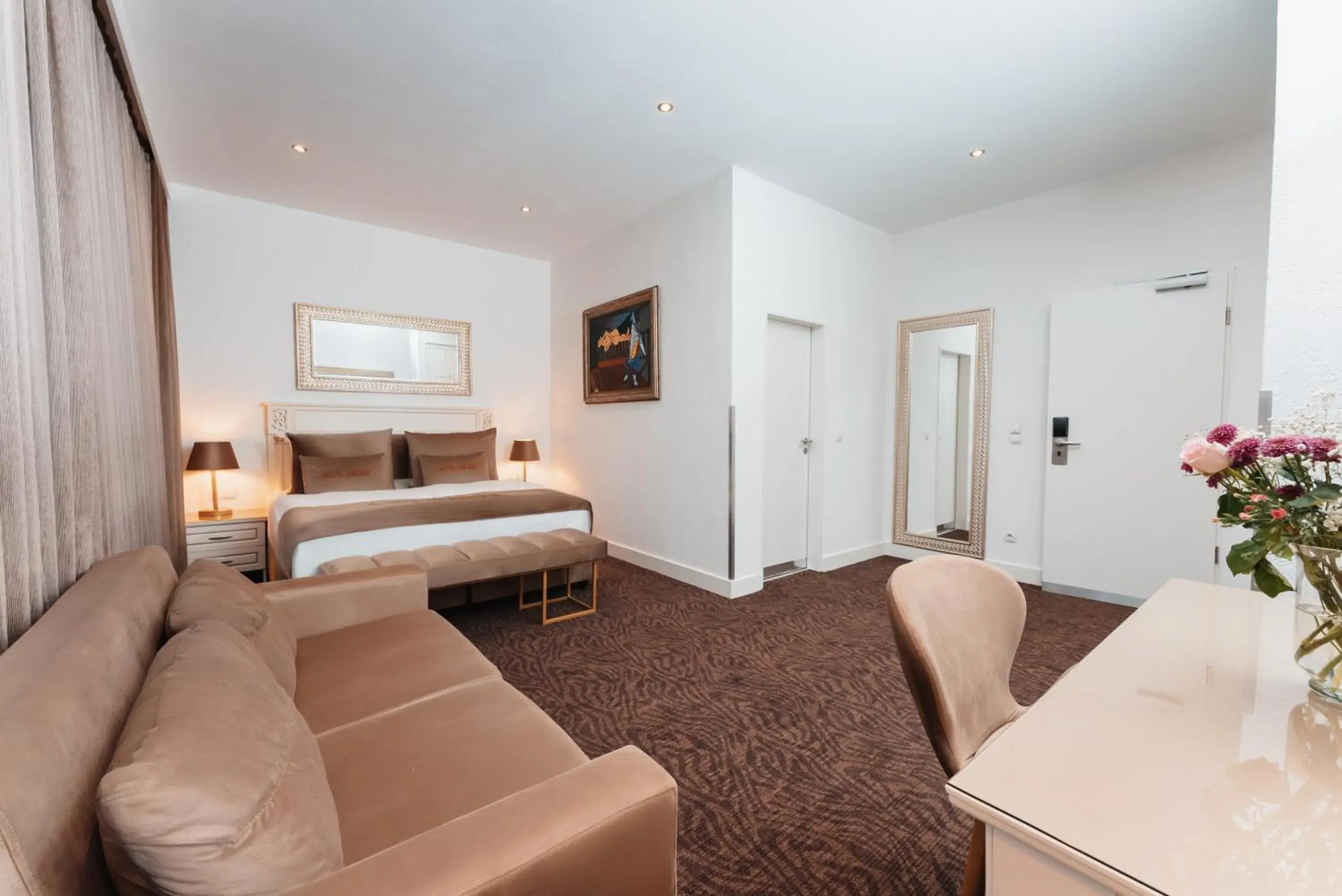 Photo of the whole room, Bed in Hotel Unique Dortmund Hauptbahnhof Photo of the whole room, Bed in Hotel Unique Dortmund Hauptbahnhof