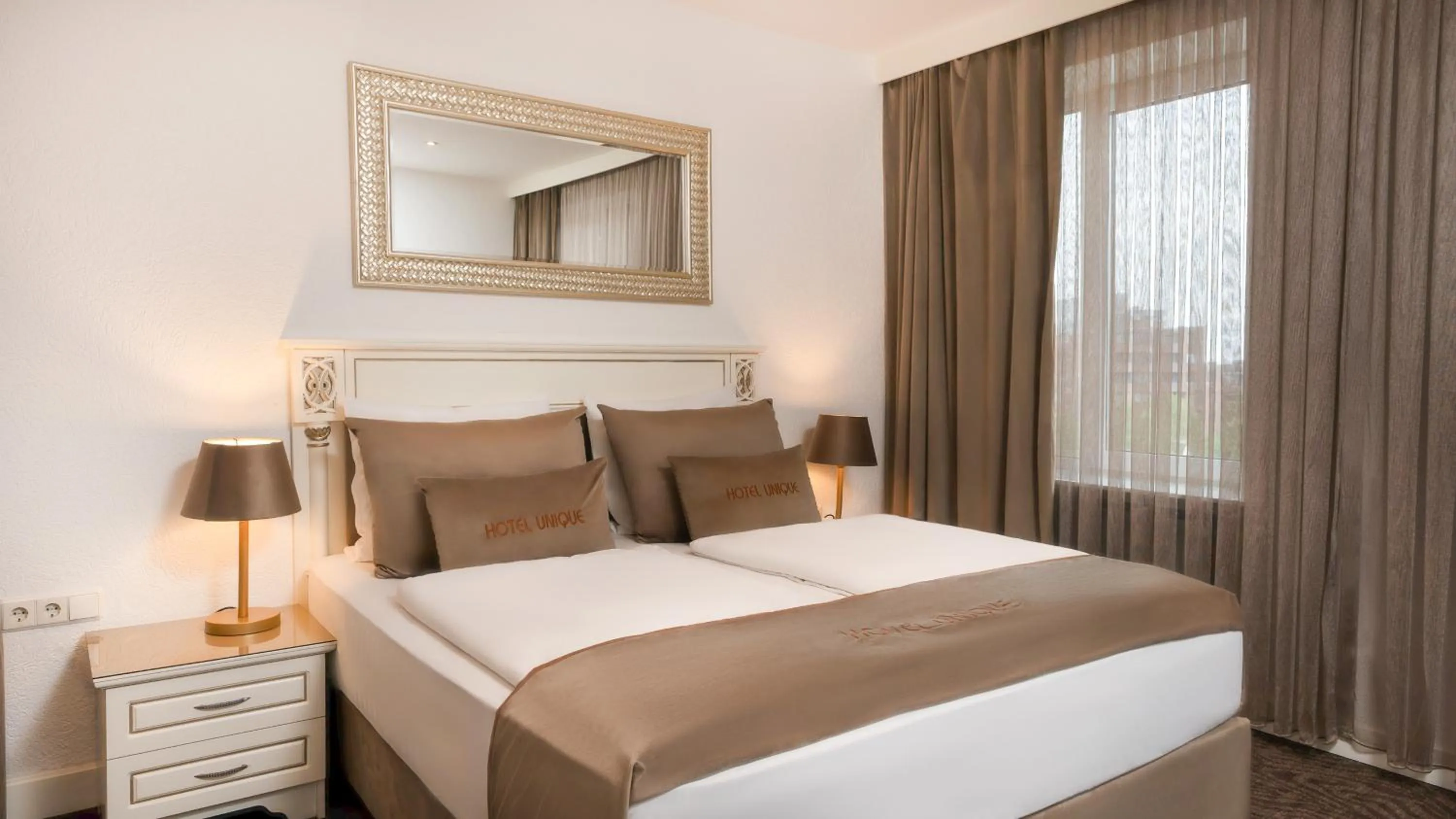 Photo of the whole room, Bed in Hotel Unique Dortmund Hauptbahnhof