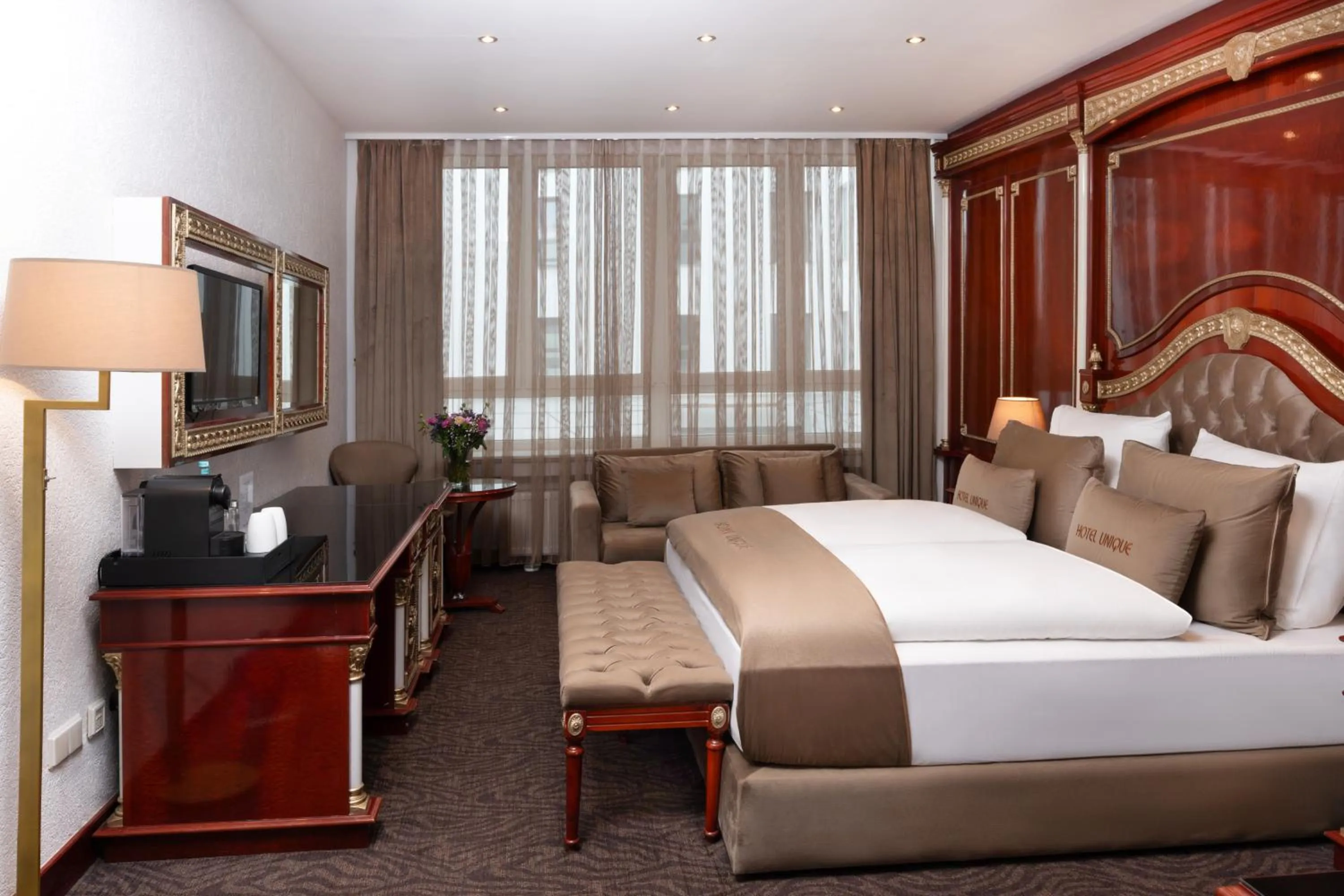 Photo of the whole room, Bed in Hotel Unique Dortmund Hauptbahnhof