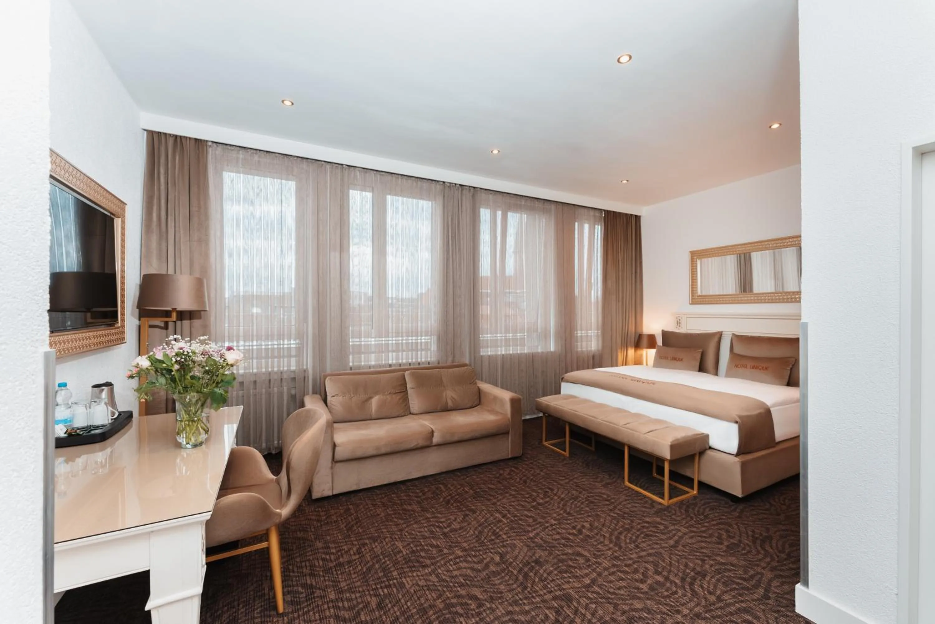 Photo of the whole room, Bed in Hotel Unique Dortmund Hauptbahnhof