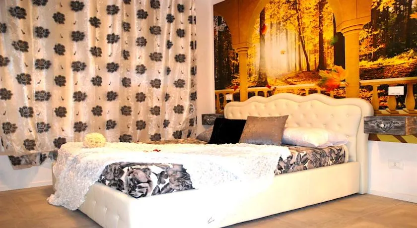 Photo of the whole room, Bed in Fashion Lux