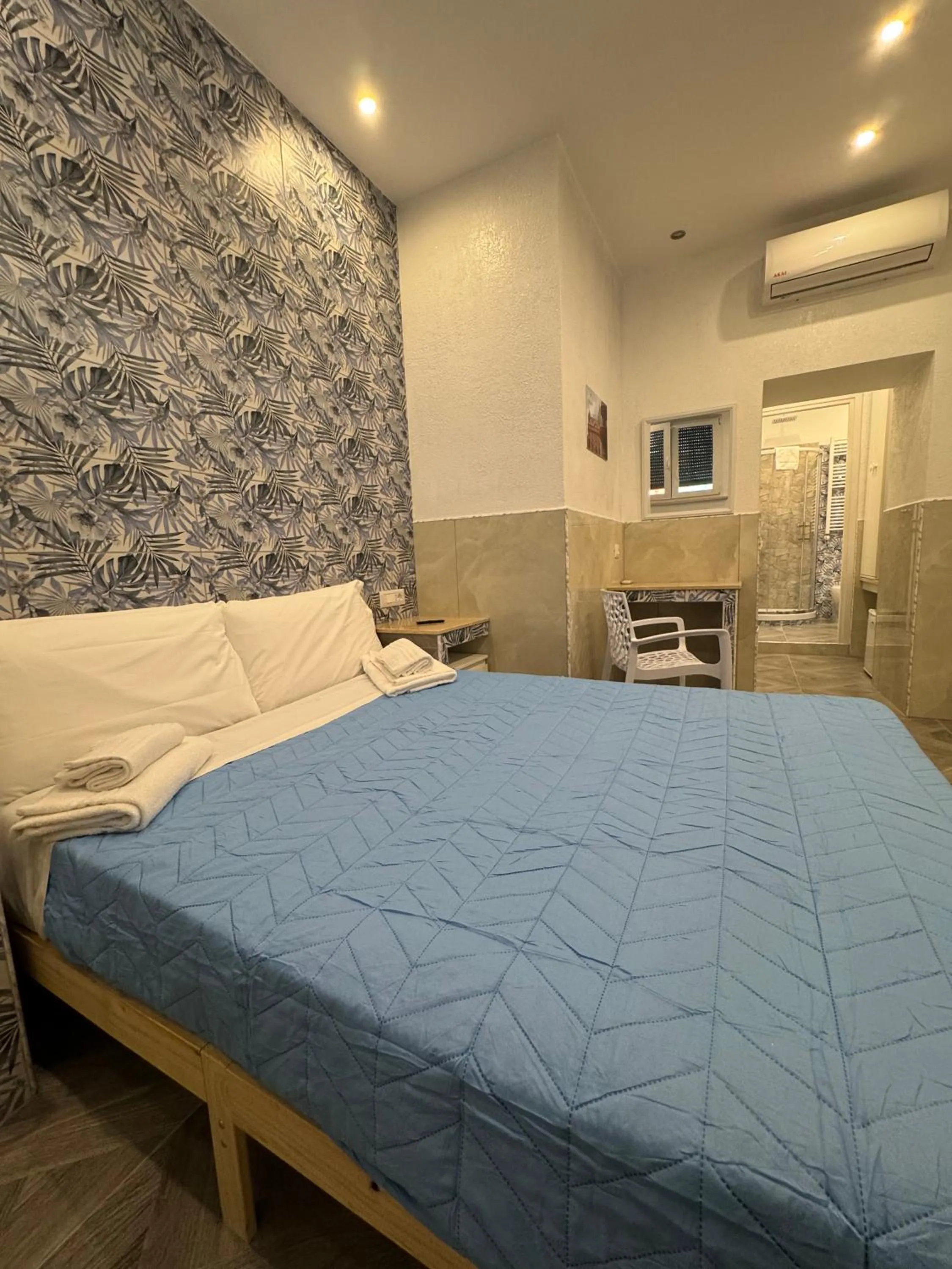 Bedroom, Bed in Fashion Lux