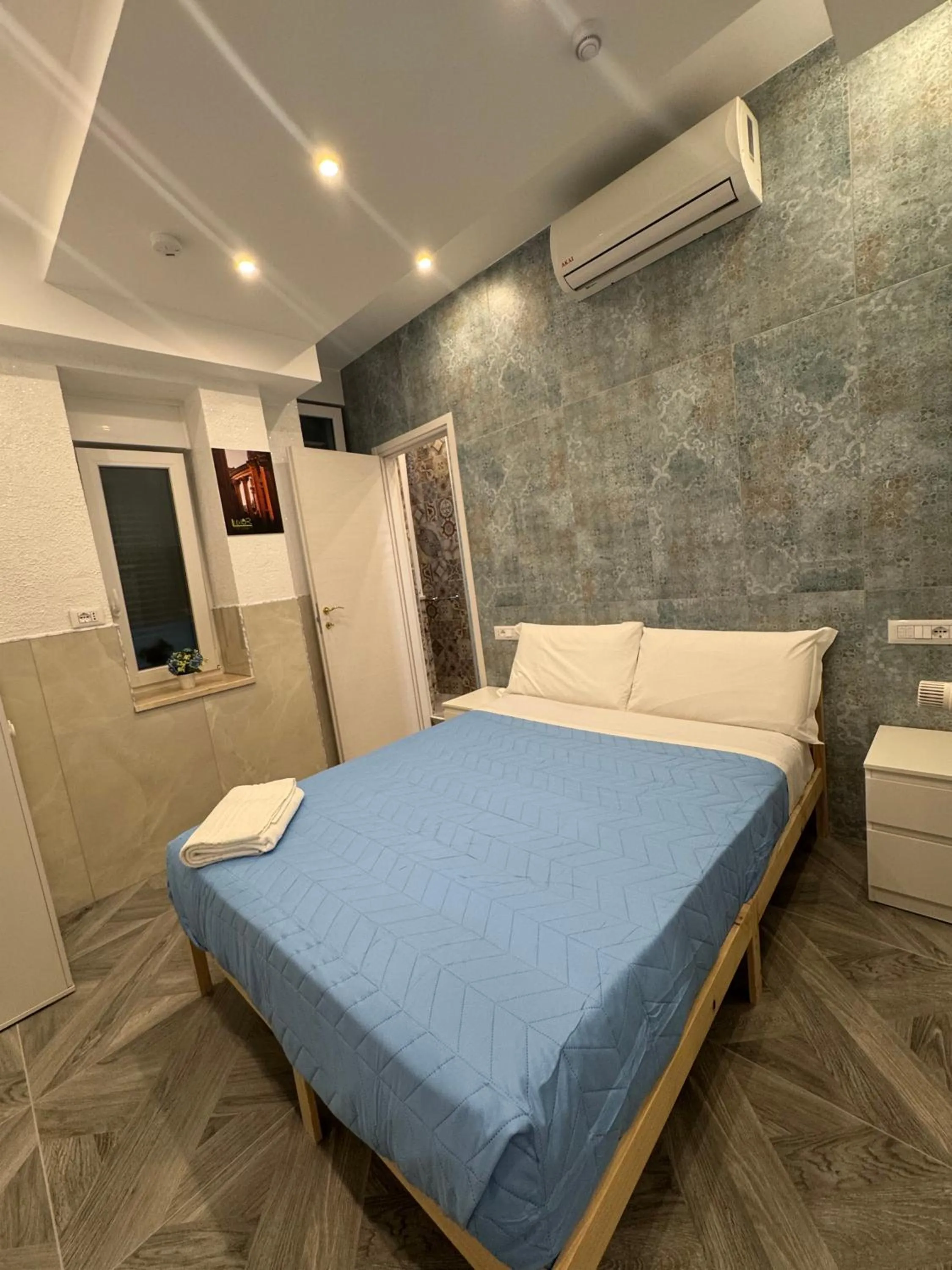 Photo of the whole room, Bed in Fashion Lux