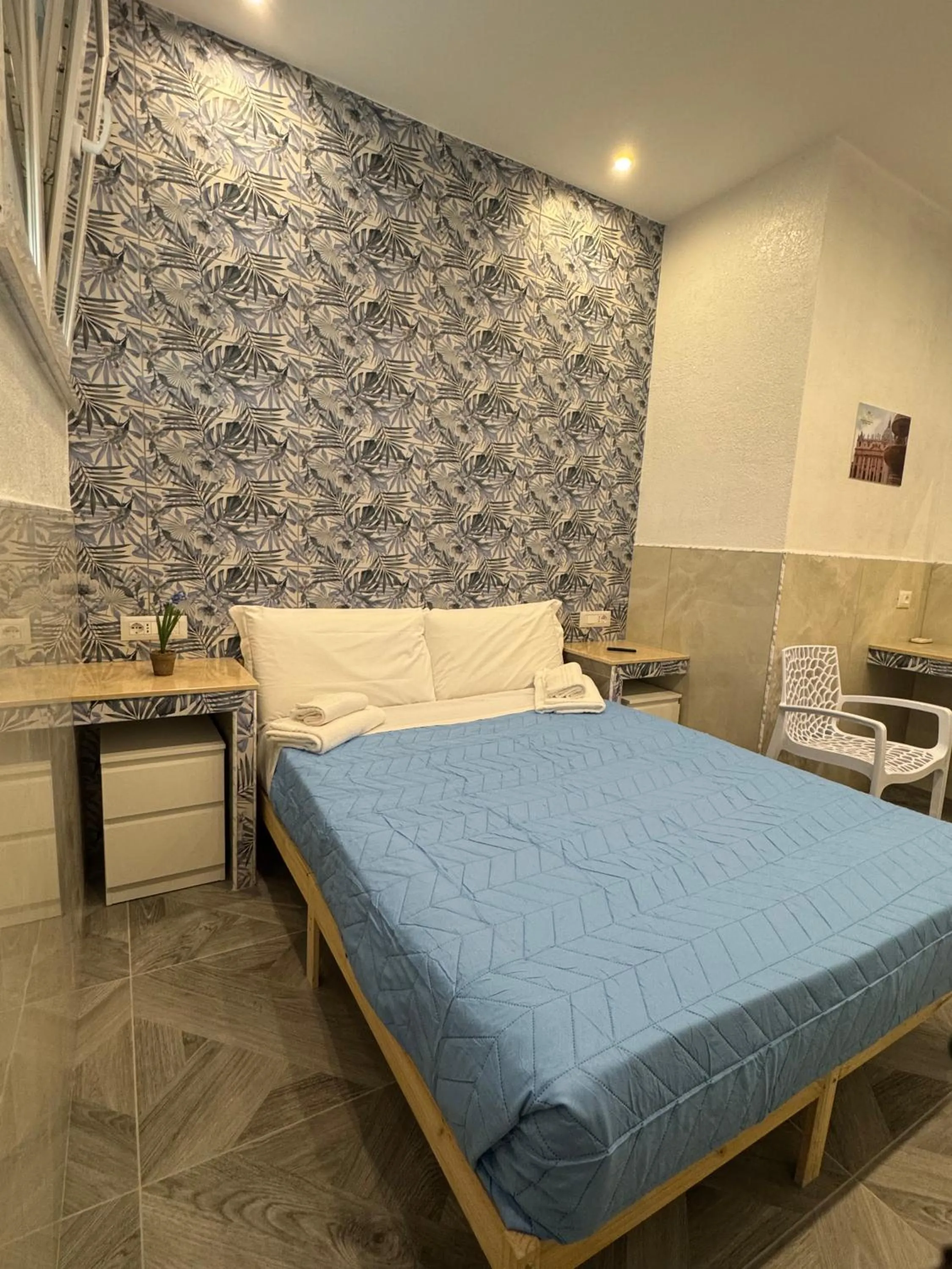 Bedroom, Bed in Fashion Lux