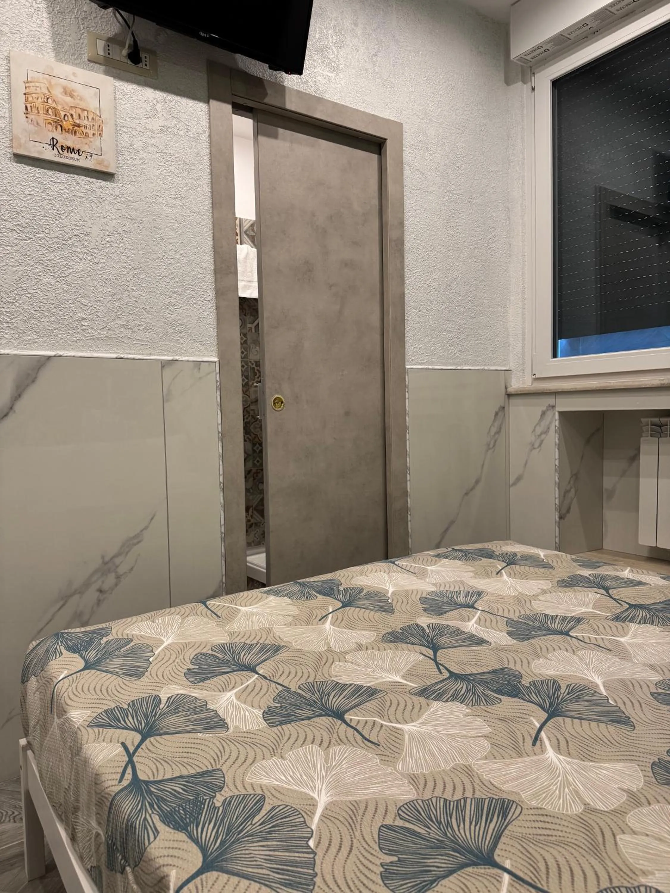 Bedroom, Bed in Fashion Lux