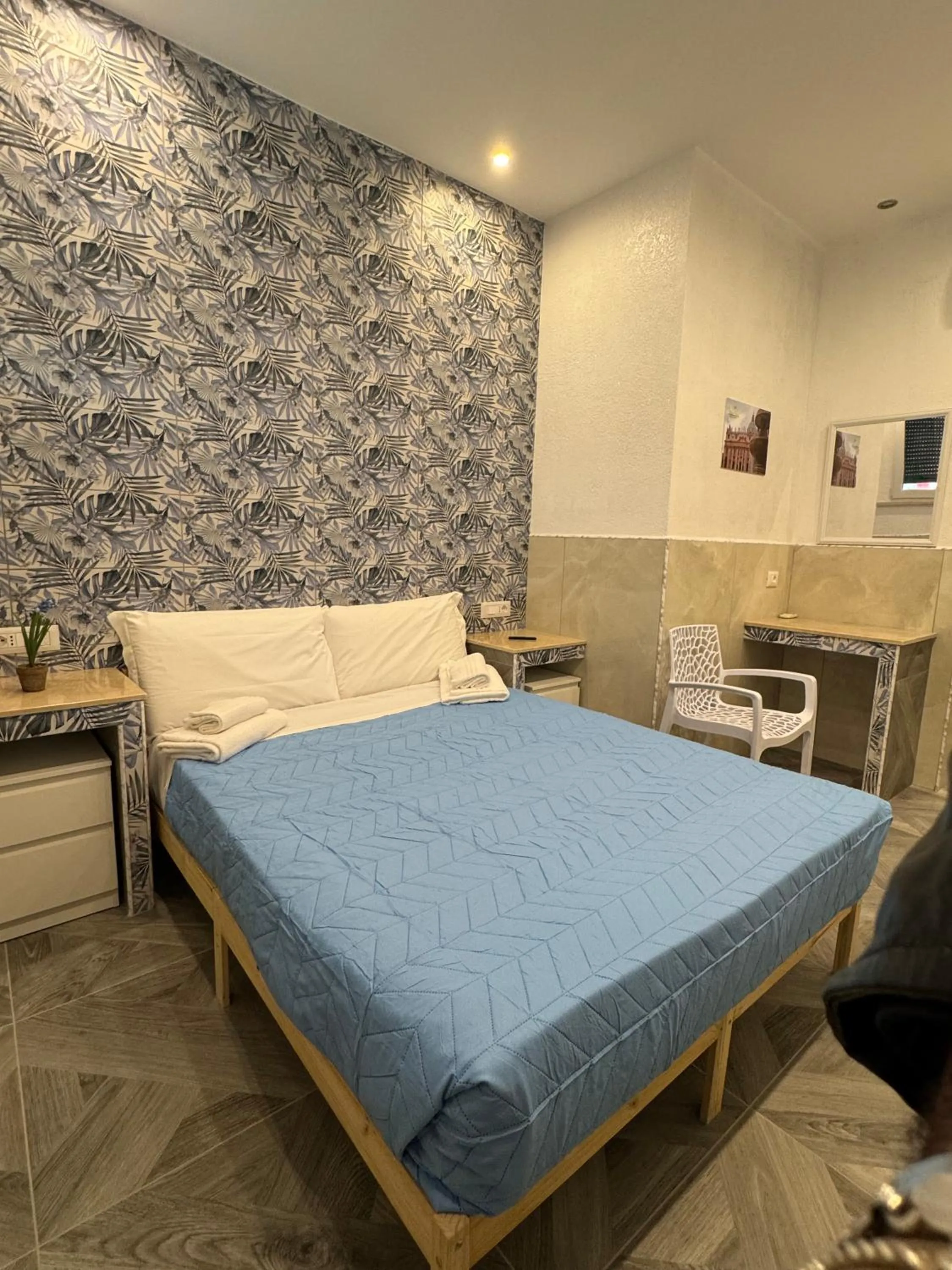 Bedroom, Bed in Fashion Lux