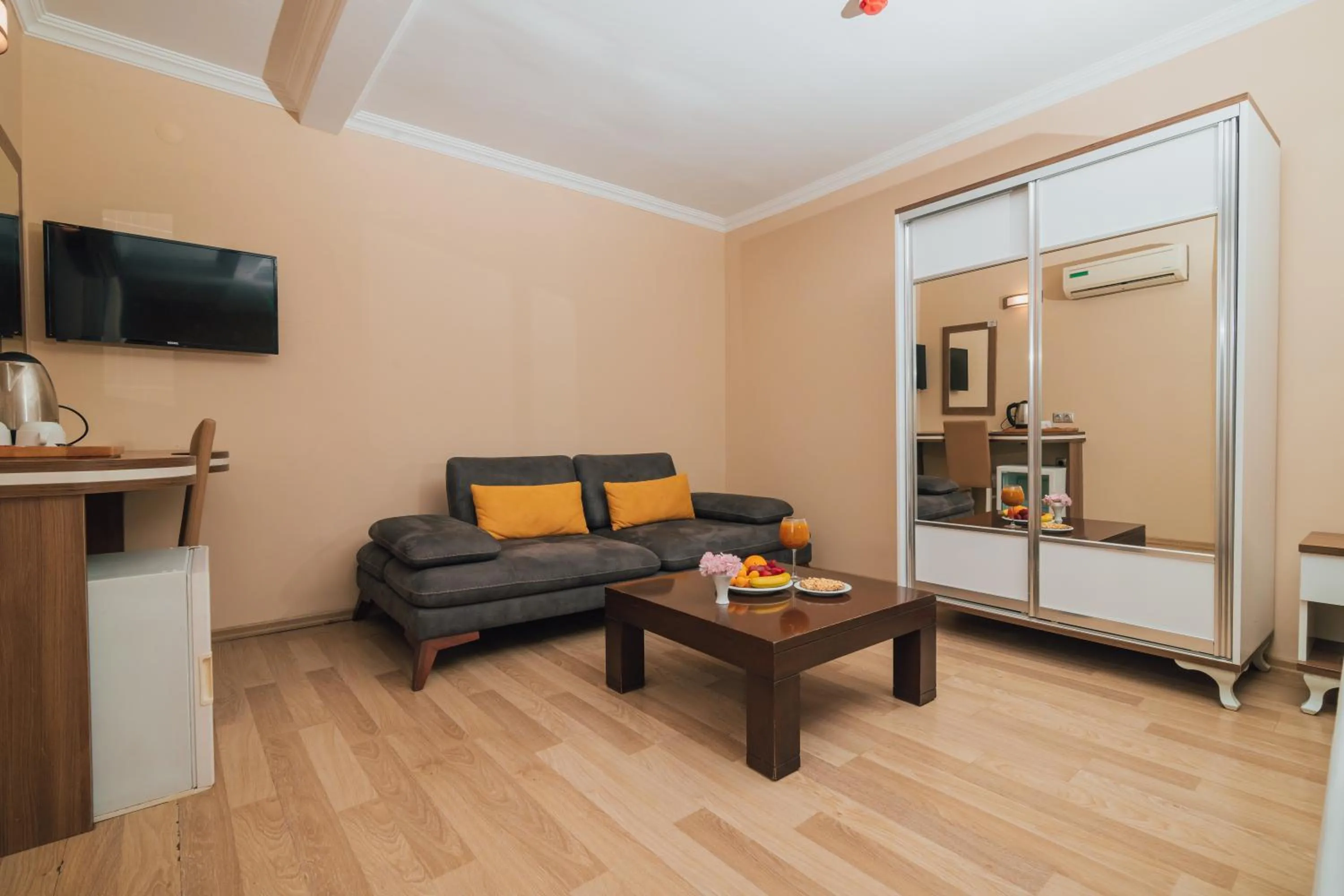 Living room in Konak Park Hotel