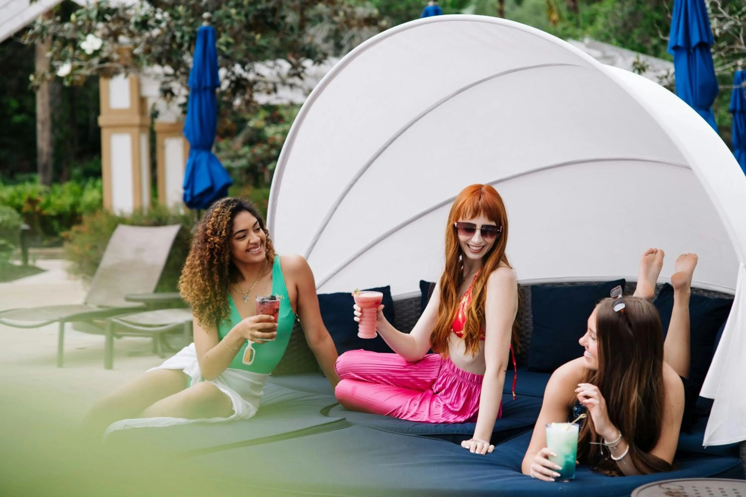 Swimming pool in Renaissance Orlando at SeaWorld®