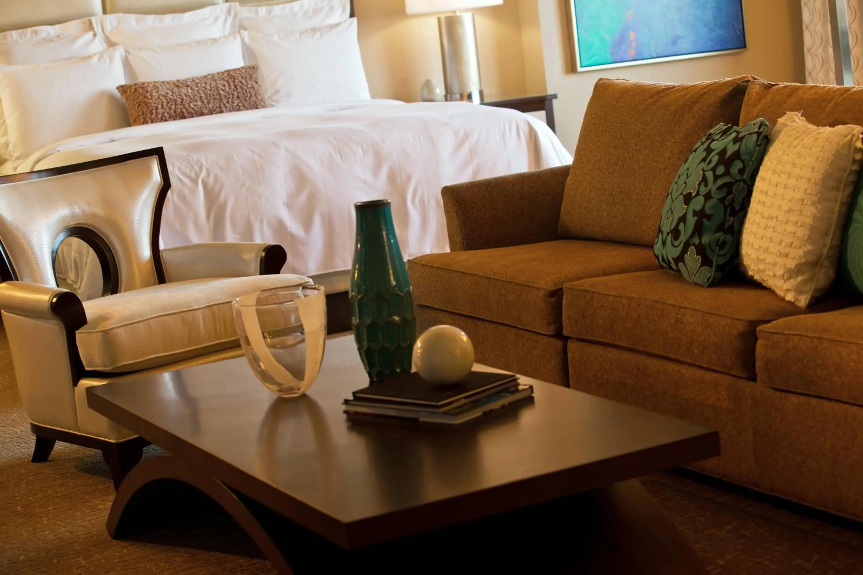 Living room, Bed in Renaissance Orlando at SeaWorld®