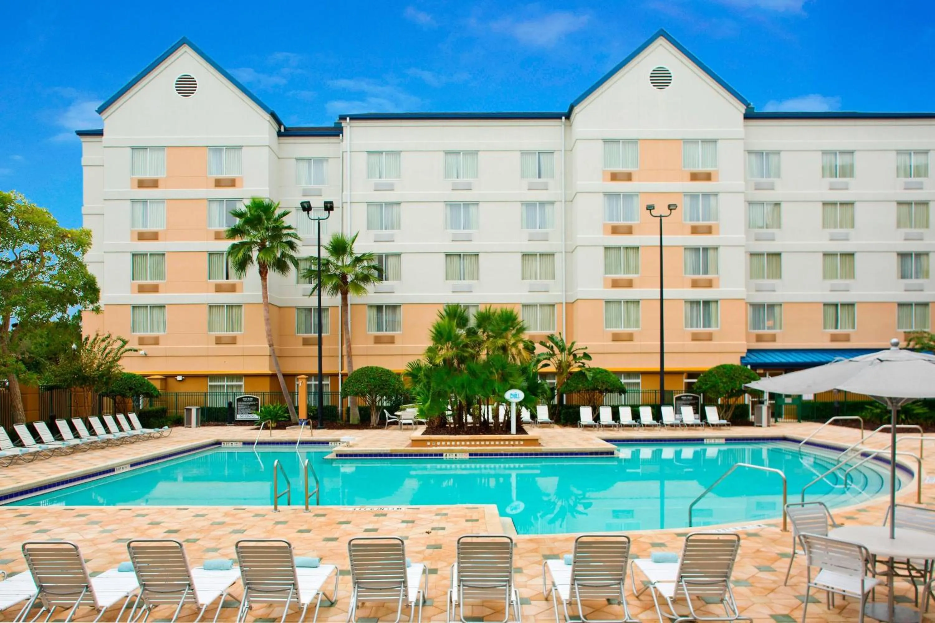 Swimming pool in Fairfield Inn & Suites by Marriott Orlando Lake Buena Vista in the Marriott Village