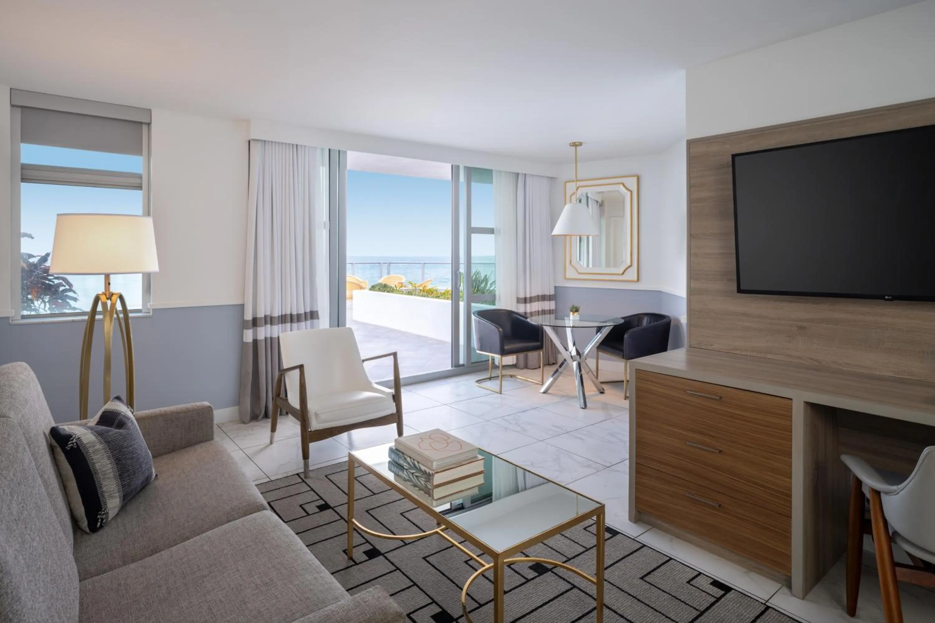 Living room in Cadillac Hotel & Beach Club, Autograph Collection