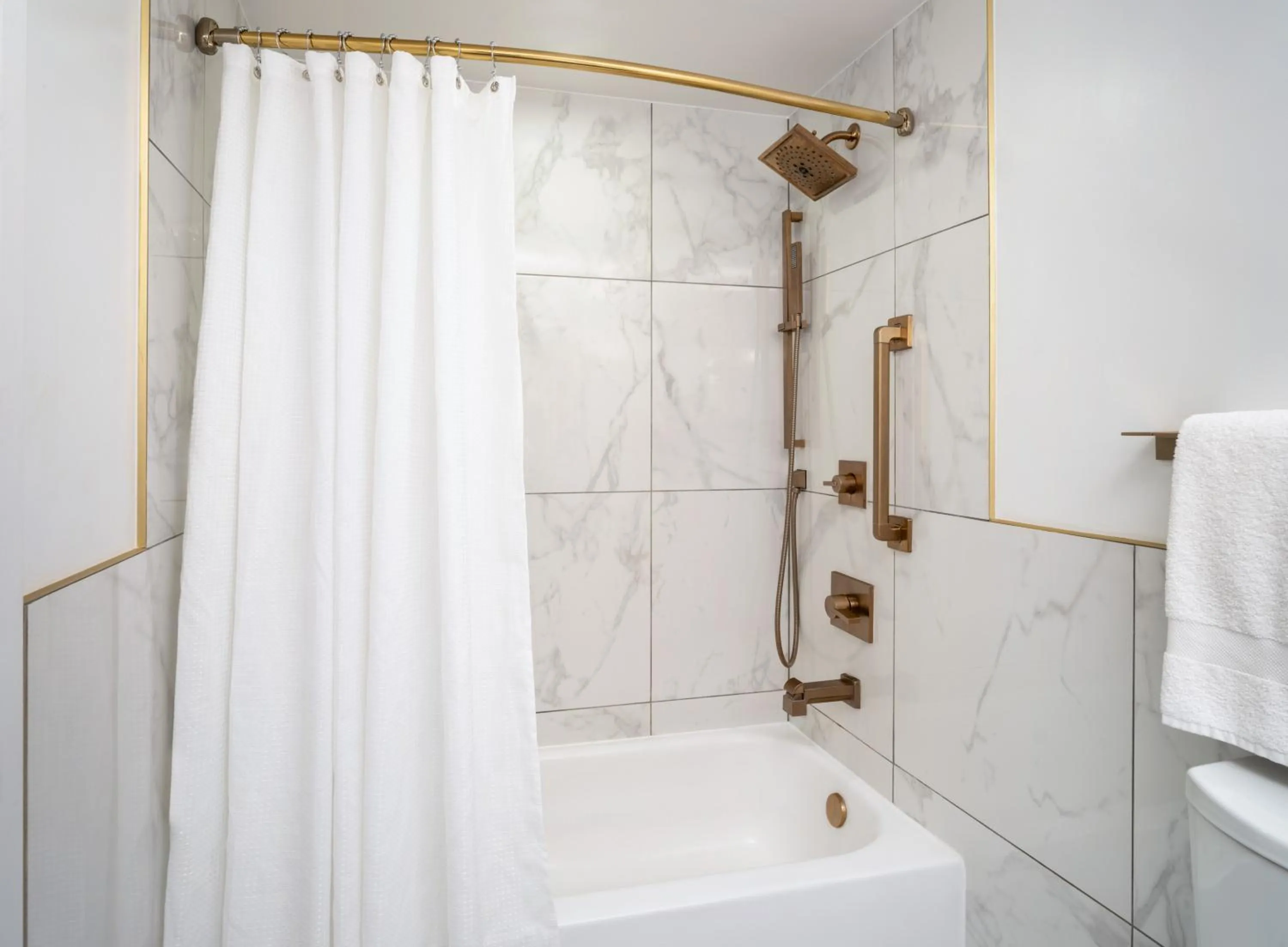 Shower in Cadillac Hotel & Beach Club, Autograph Collection