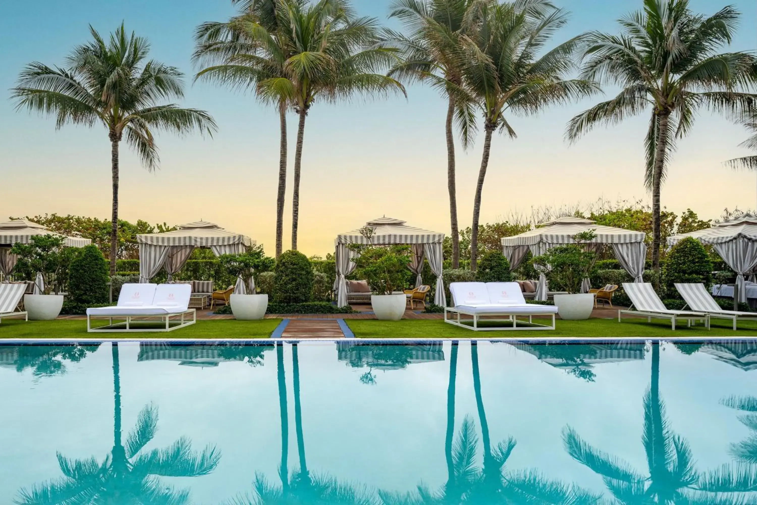 Swimming pool in Cadillac Hotel & Beach Club, Autograph Collection Swimming pool in Cadillac Hotel & Beach Club, Autograph Collection