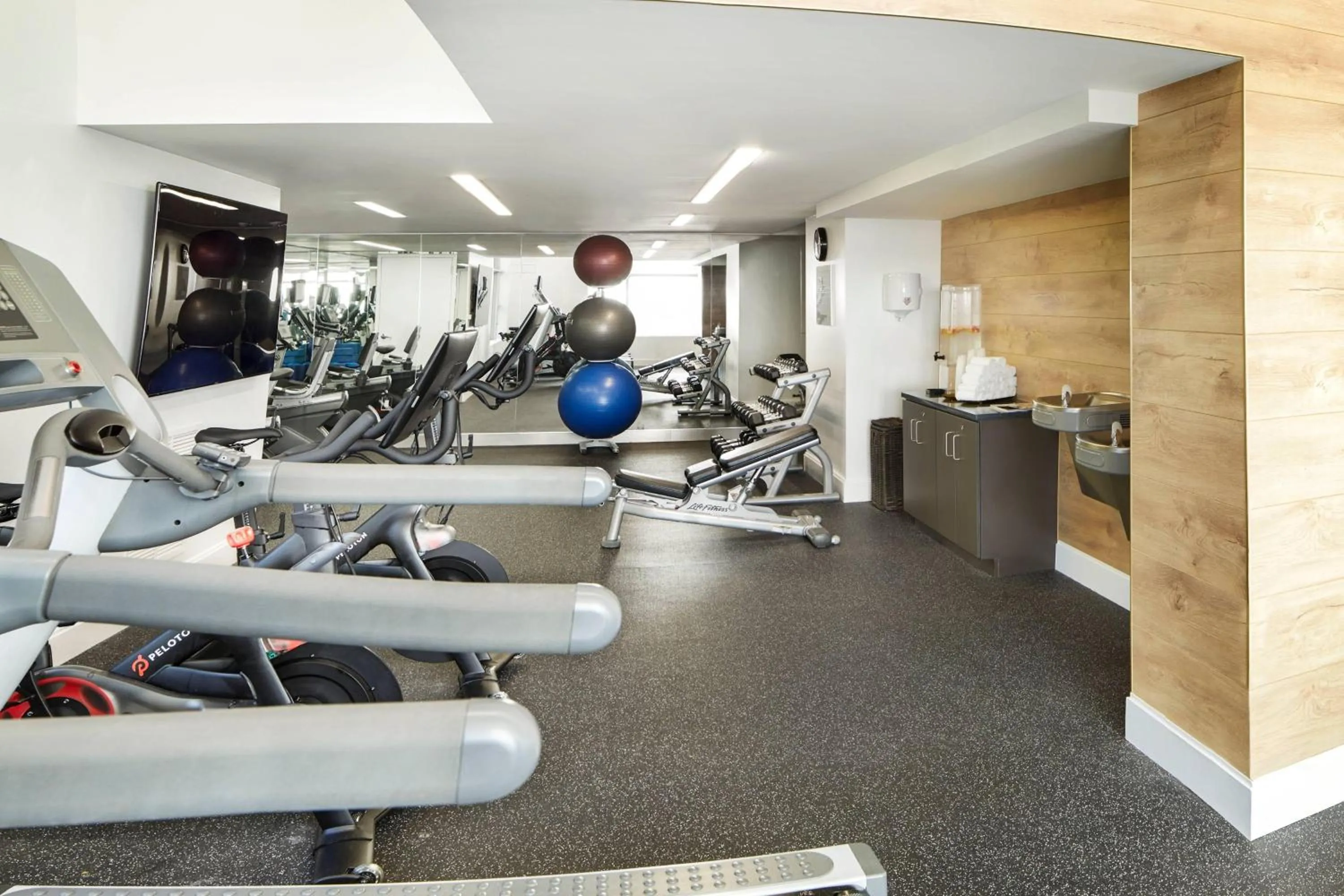 Fitness centre/facilities in Cadillac Hotel & Beach Club, Autograph Collection