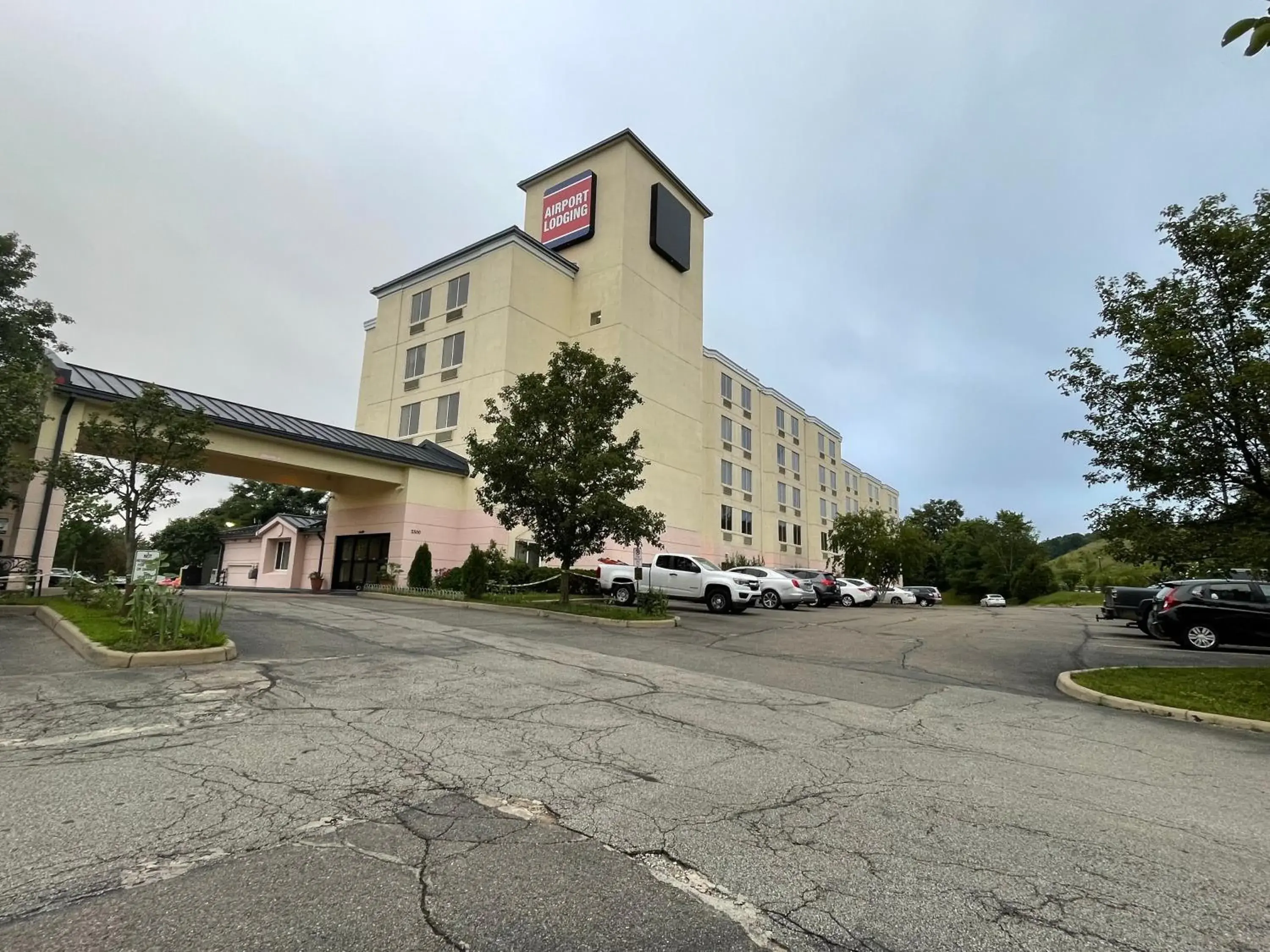 Property Building in AIRPORT LODGING Pittsburgh Airport