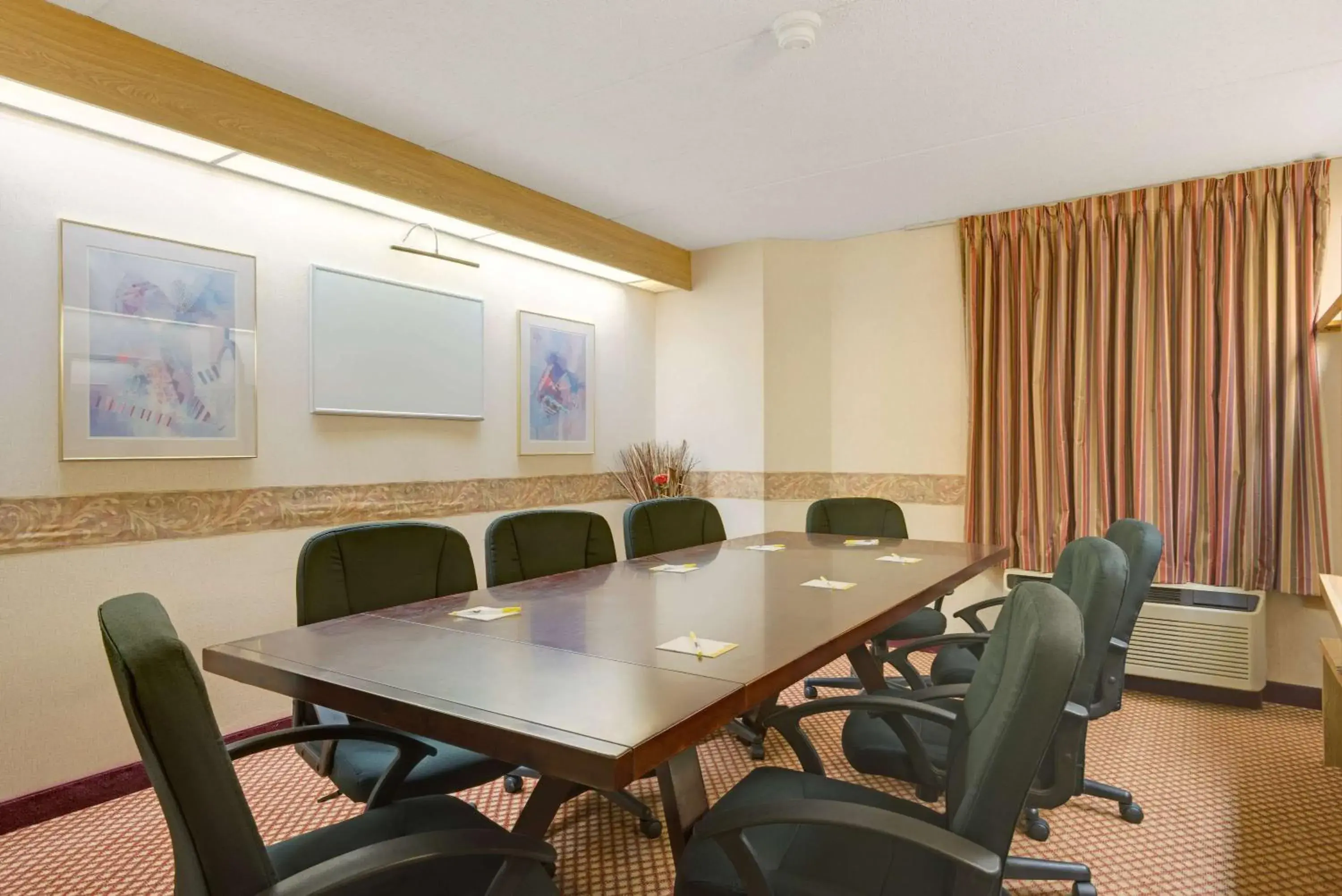 On site, Business Area/Conference Room in AIRPORT LODGING Pittsburgh Airport