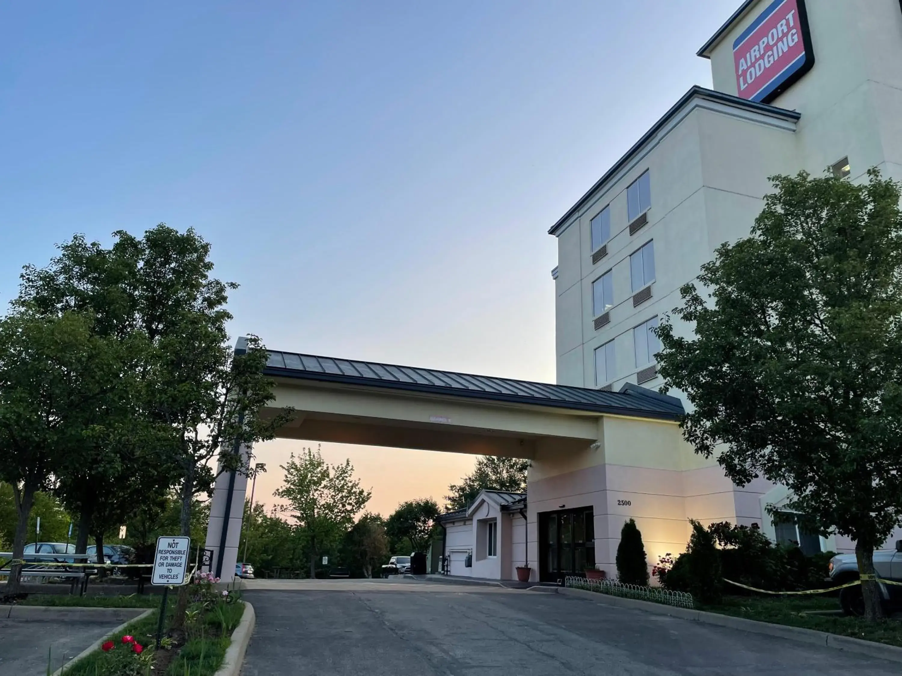 Property Building in AIRPORT LODGING Pittsburgh Airport