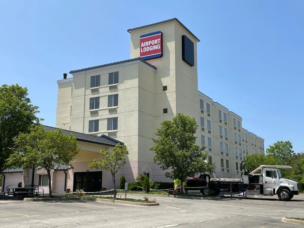 Property Building in AIRPORT LODGING Pittsburgh Airport