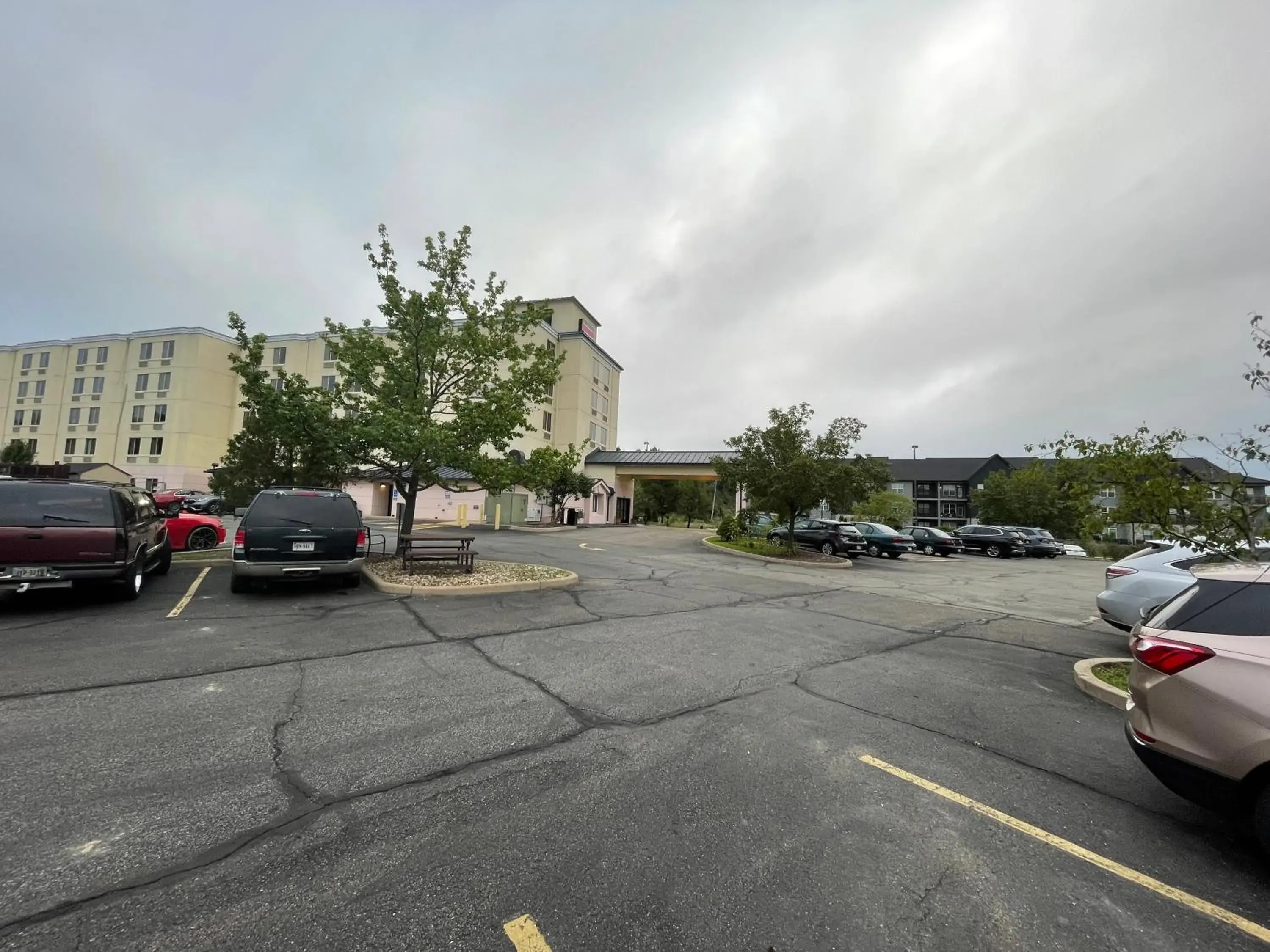 Parking in AIRPORT LODGING Pittsburgh Airport