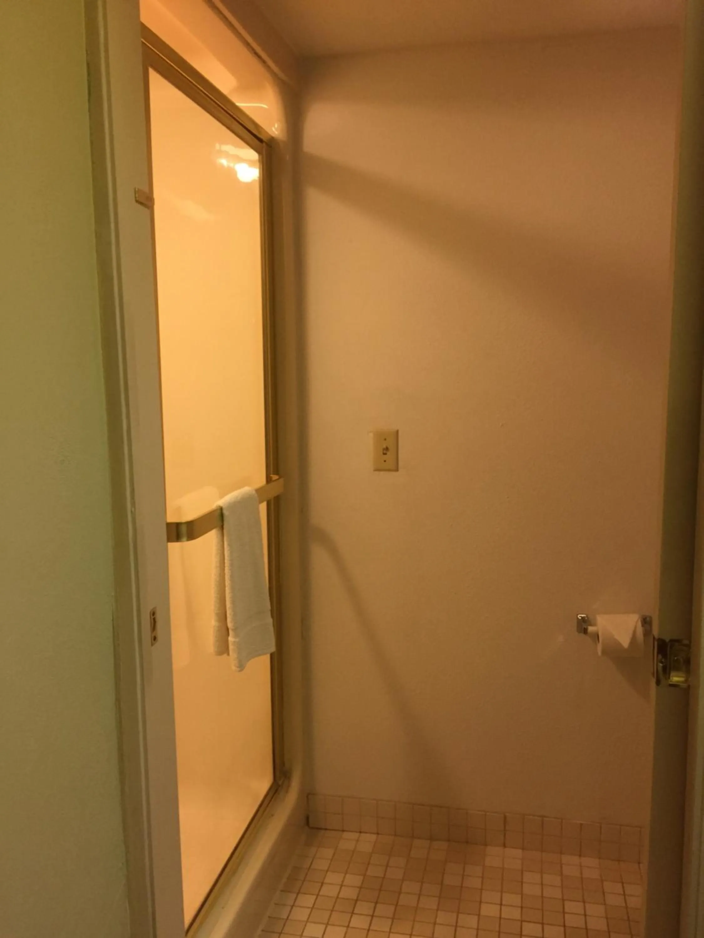 Bathroom in AIRPORT LODGING Pittsburgh Airport