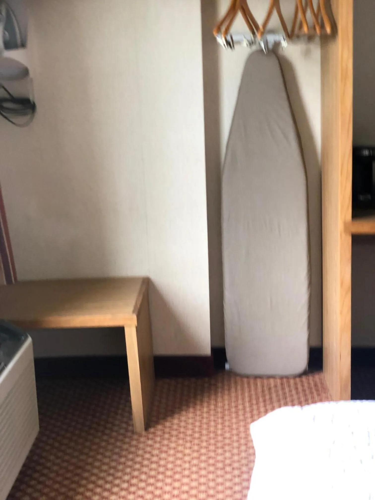 Bedroom, TV/Entertainment Center in AIRPORT LODGING Pittsburgh Airport