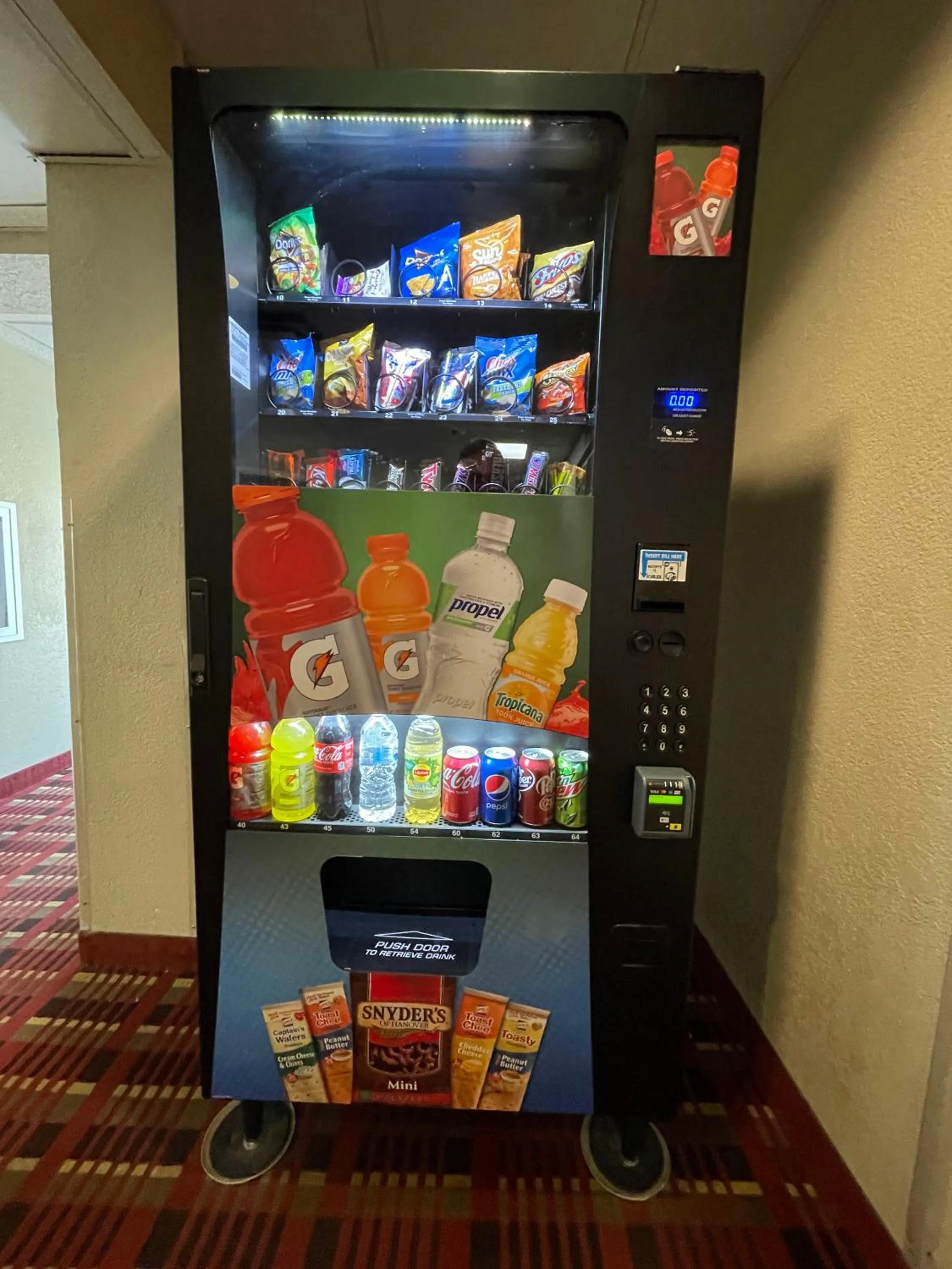 vending machine in AIRPORT LODGING Pittsburgh Airport