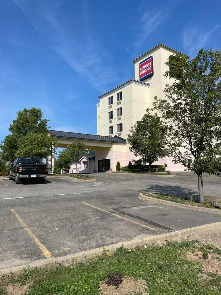 Property Building in AIRPORT LODGING Pittsburgh Airport