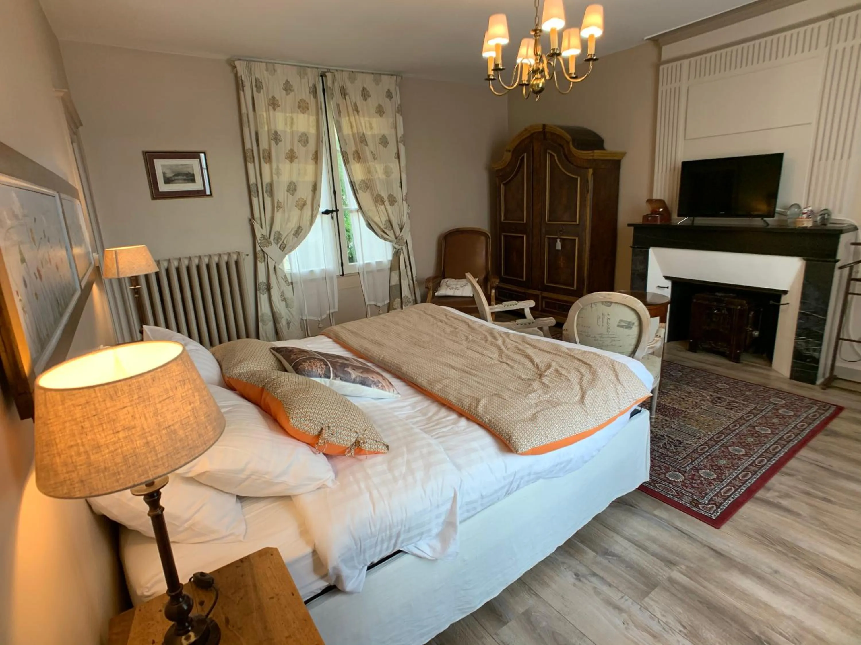 Seating area, Bed in Au Relais Saint Maurice