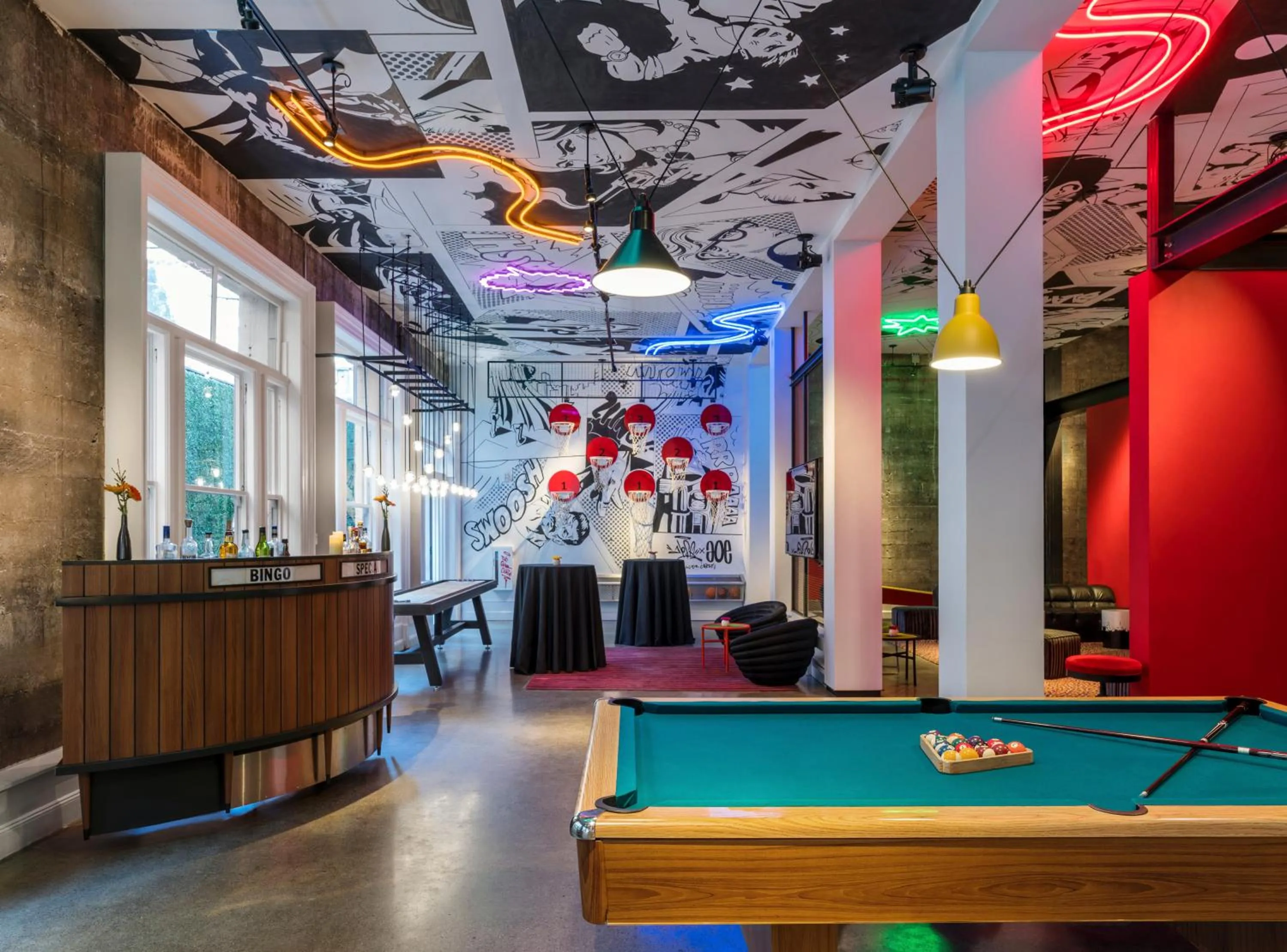 Billiard in Hotel Zeppelin San Francisco