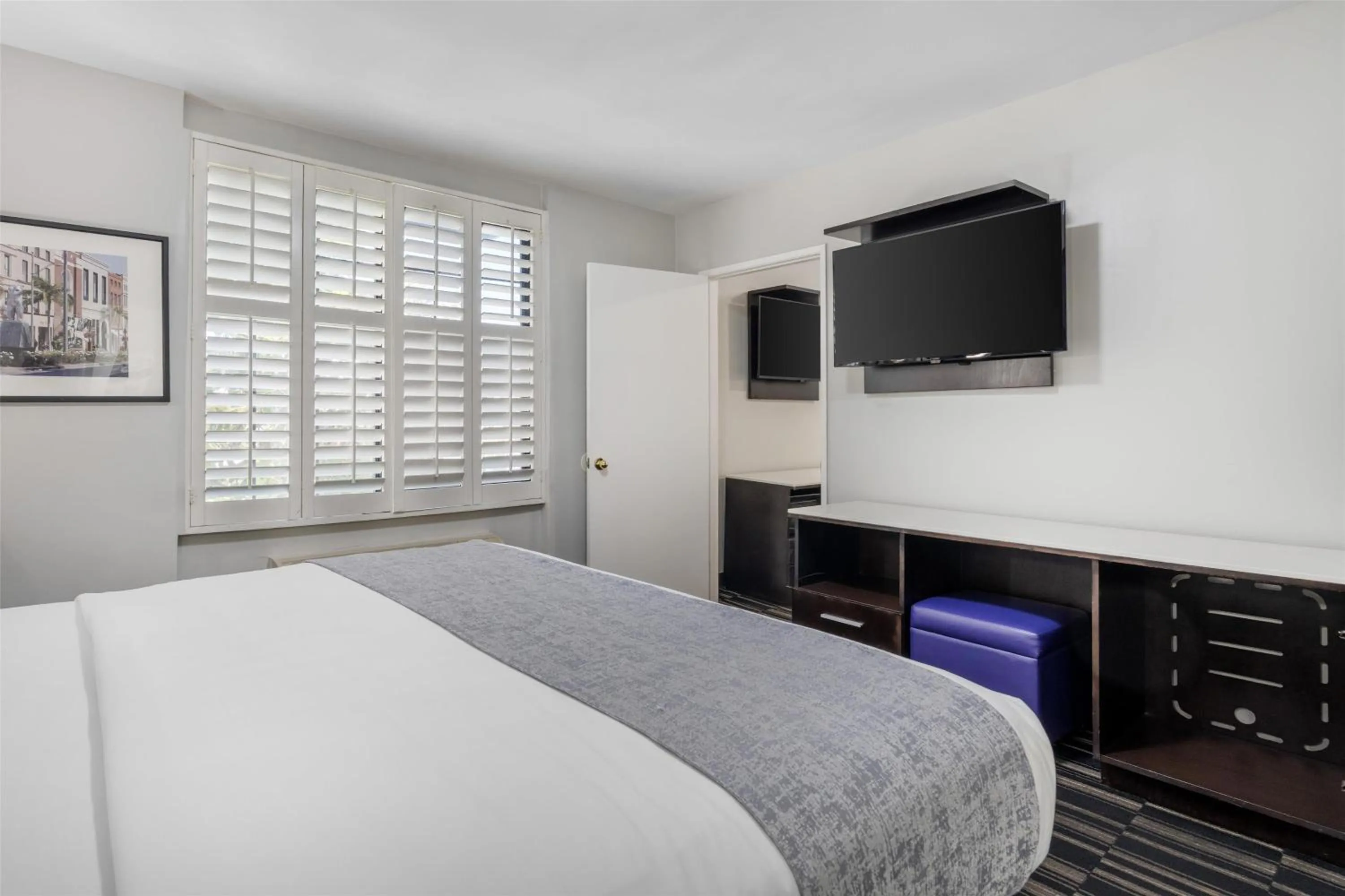 Bedroom, Bed in SureStay Hotel by Best Western Beverly Hills West LA