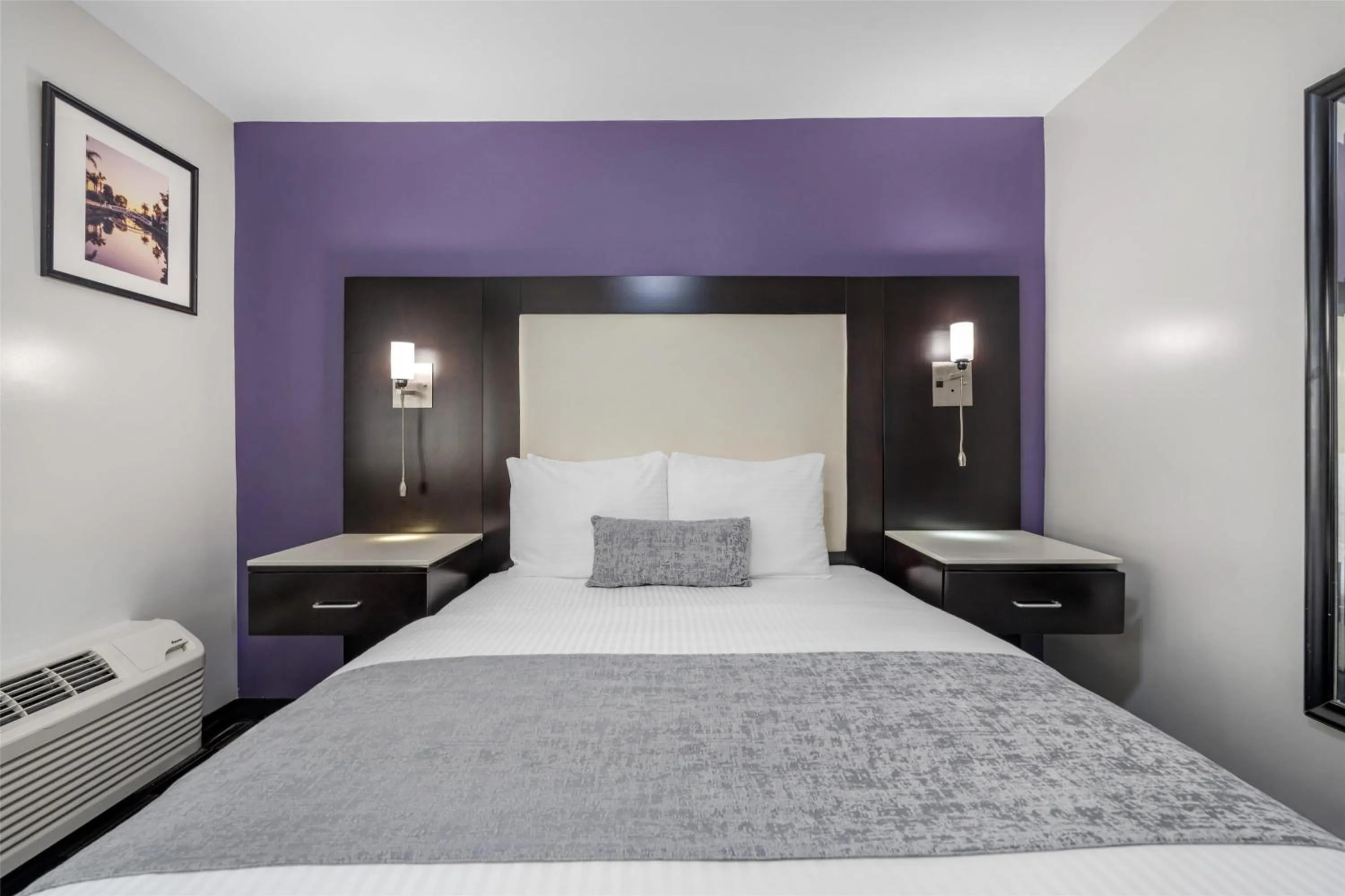 Bedroom, Bed in SureStay Hotel by Best Western Beverly Hills West LA