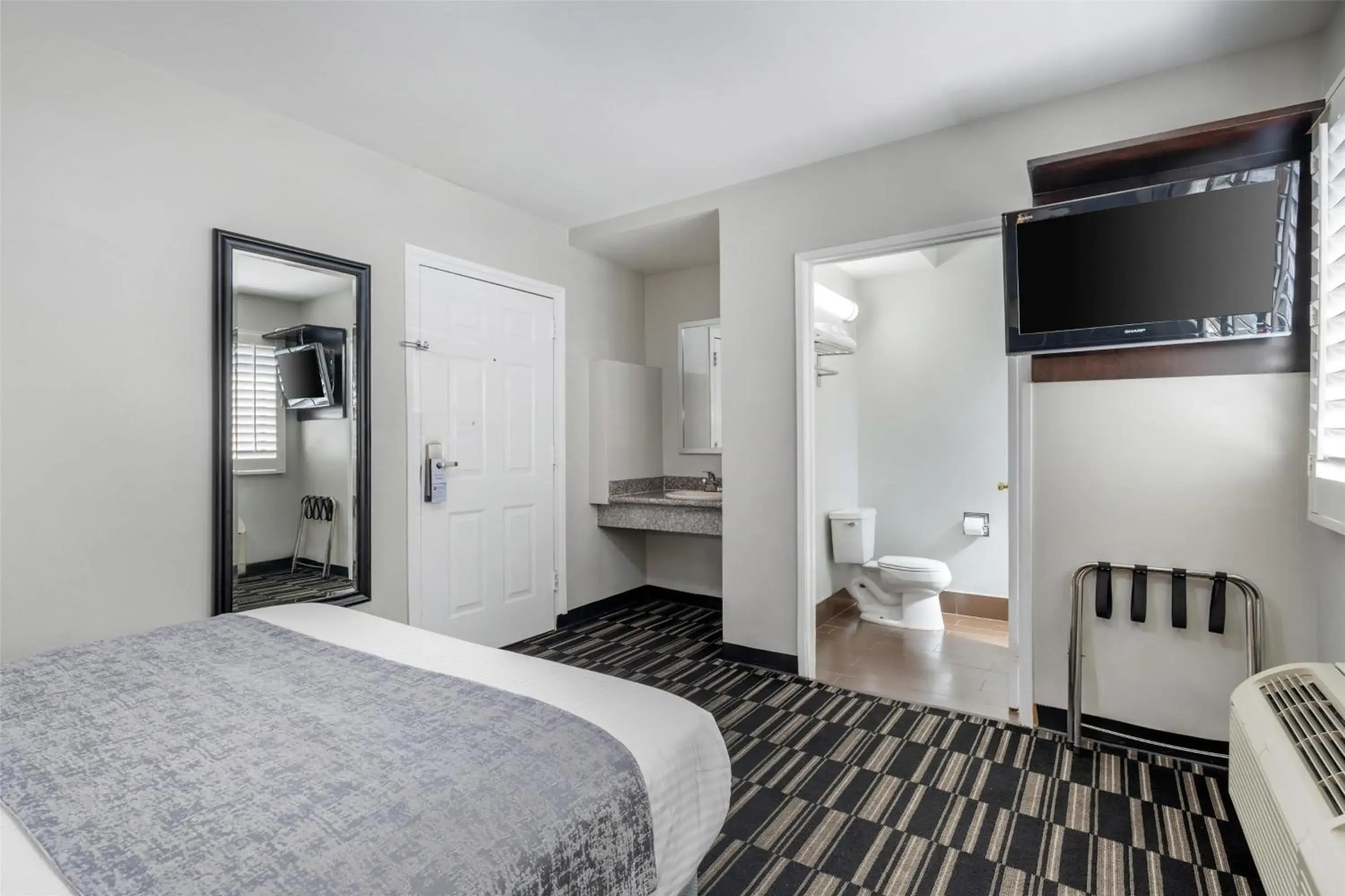 Bedroom, Bed in SureStay Hotel by Best Western Beverly Hills West LA Bedroom, Bed in SureStay Hotel by Best Western Beverly Hills West LA