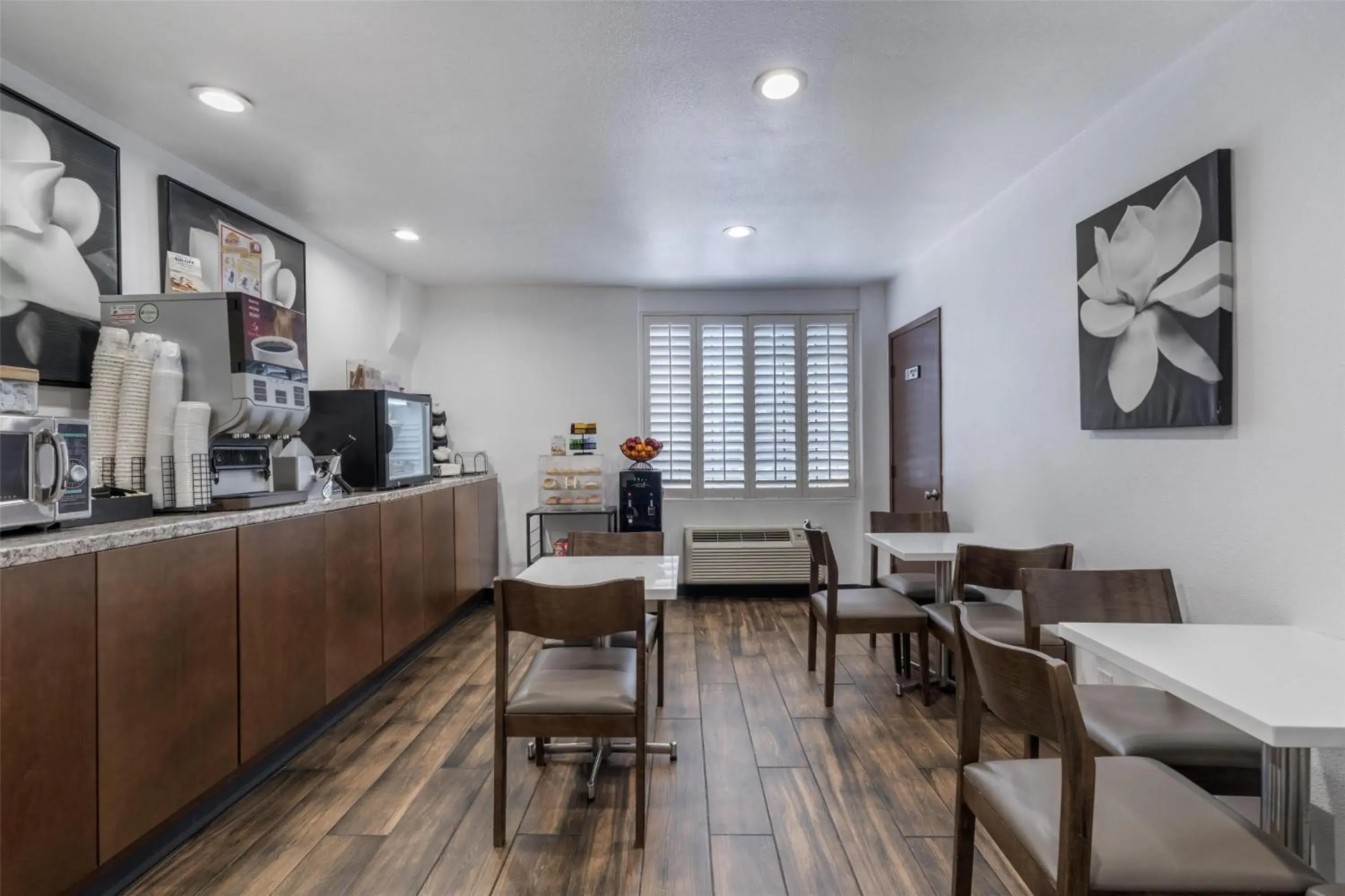 Restaurant/places to eat in SureStay Hotel by Best Western Beverly Hills West LA Restaurant/places to eat in SureStay Hotel by Best Western Beverly Hills West LA