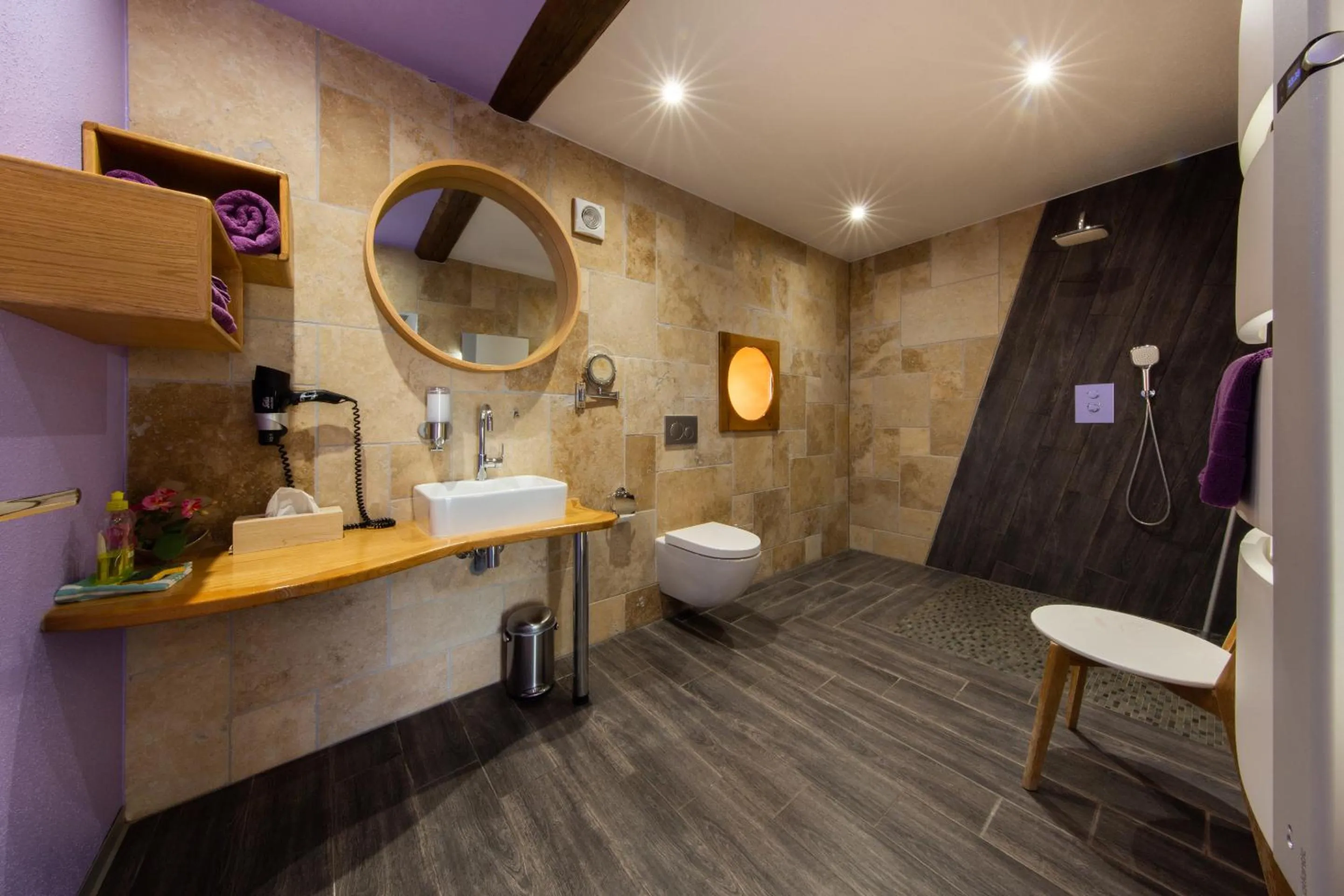 Bathroom in Le Domaine du Verger gîtes et SPA