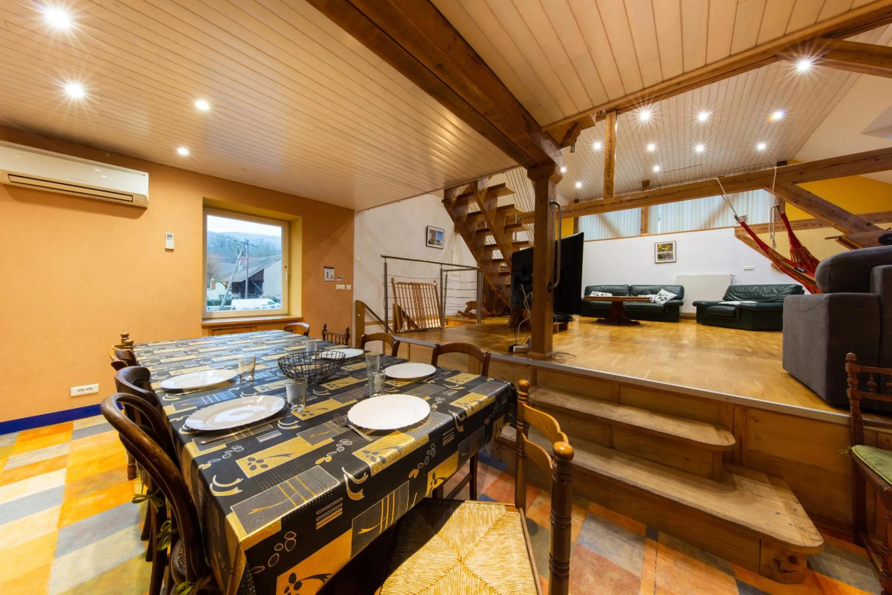 Dining area in Le Domaine du Verger gîtes et SPA