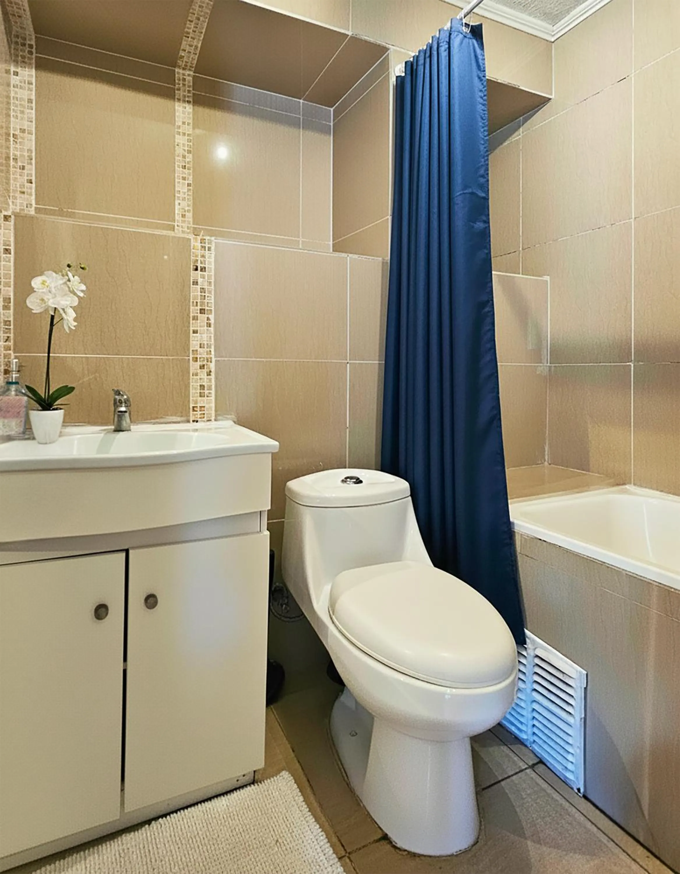 Toilet in La Galería B&B