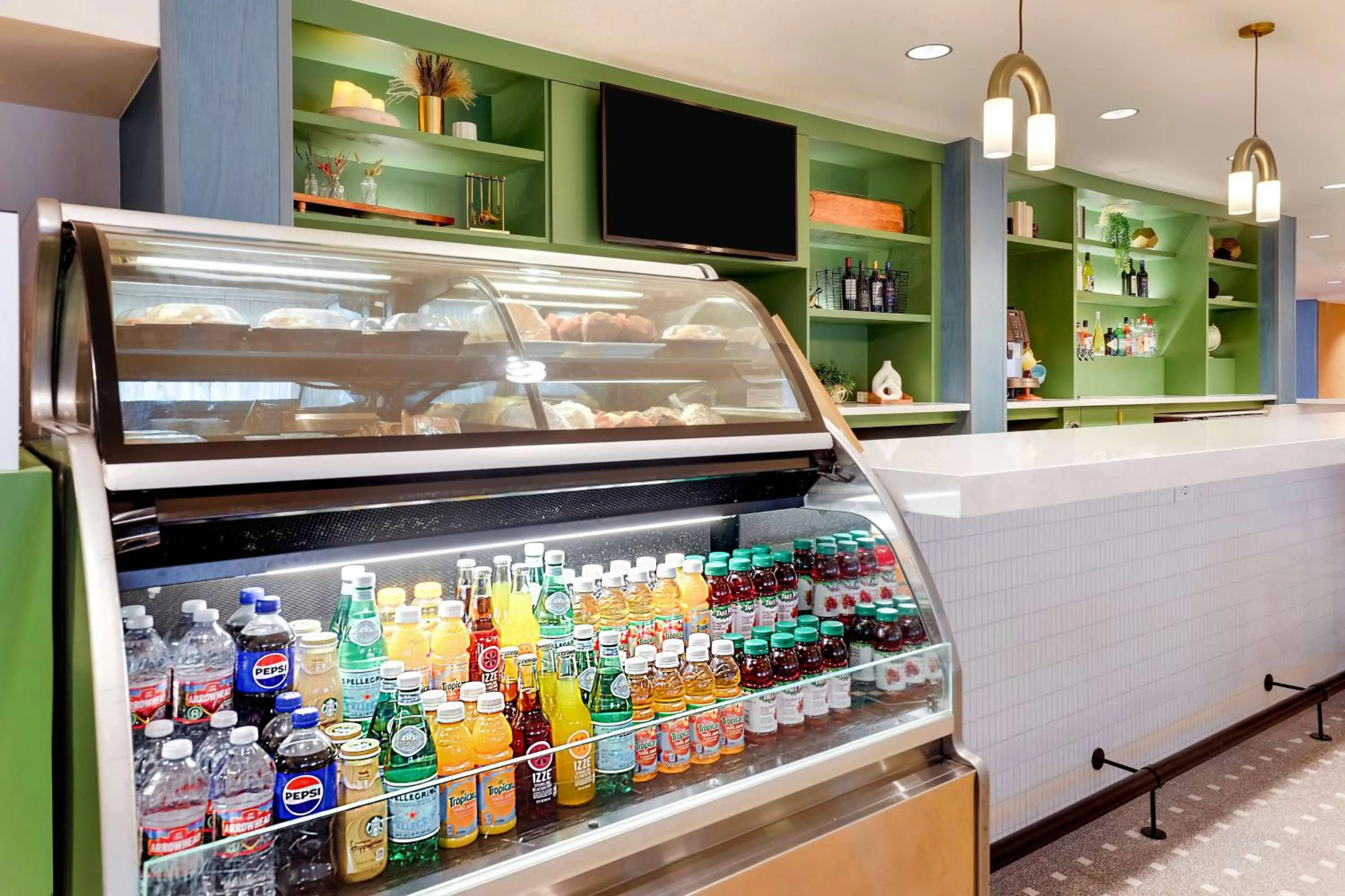 Lounge or bar in Sonesta Select San Francisco Airport Oyster Point Waterfront