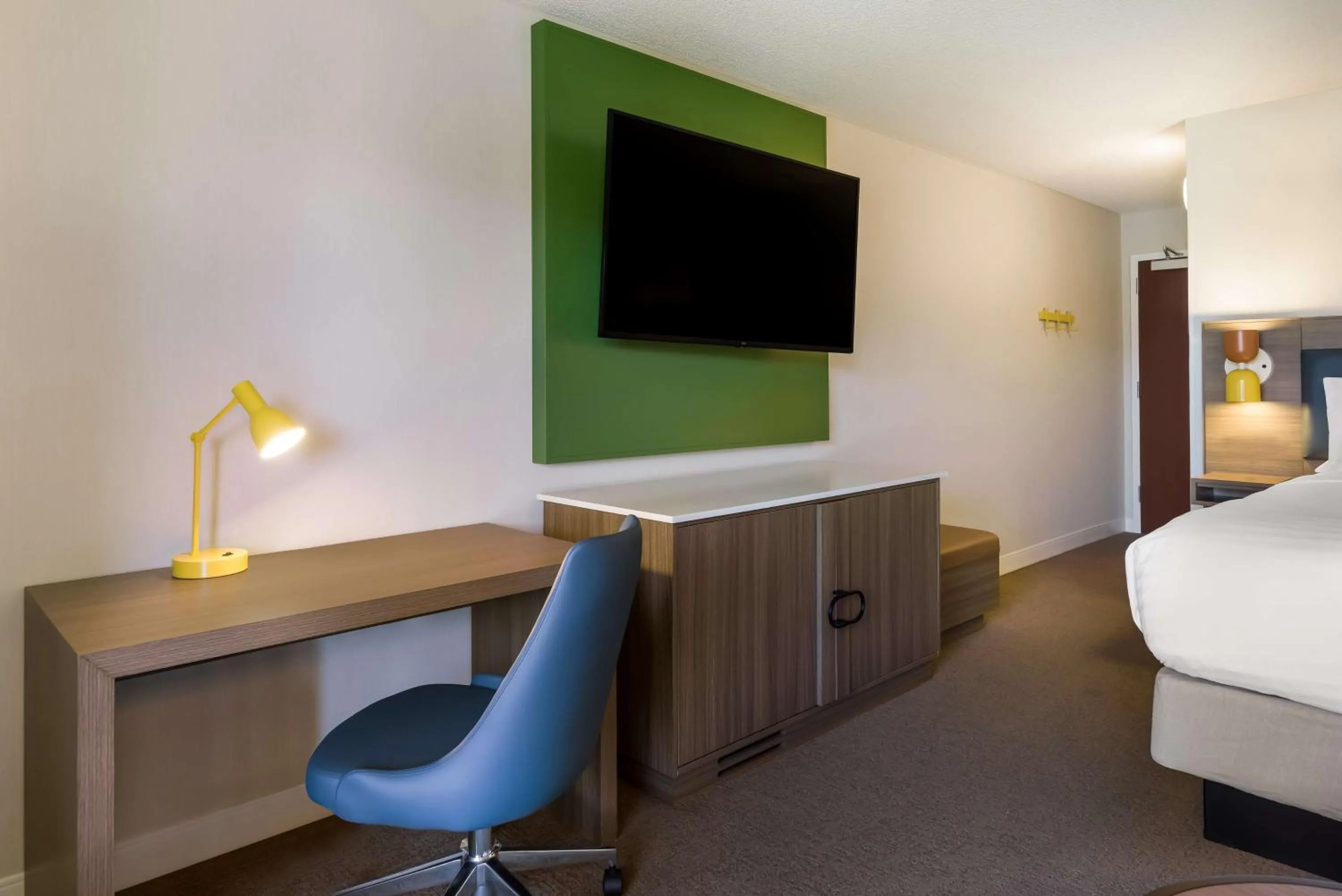 Bedroom, Bed in Sonesta Select San Francisco Airport Oyster Point Waterfront