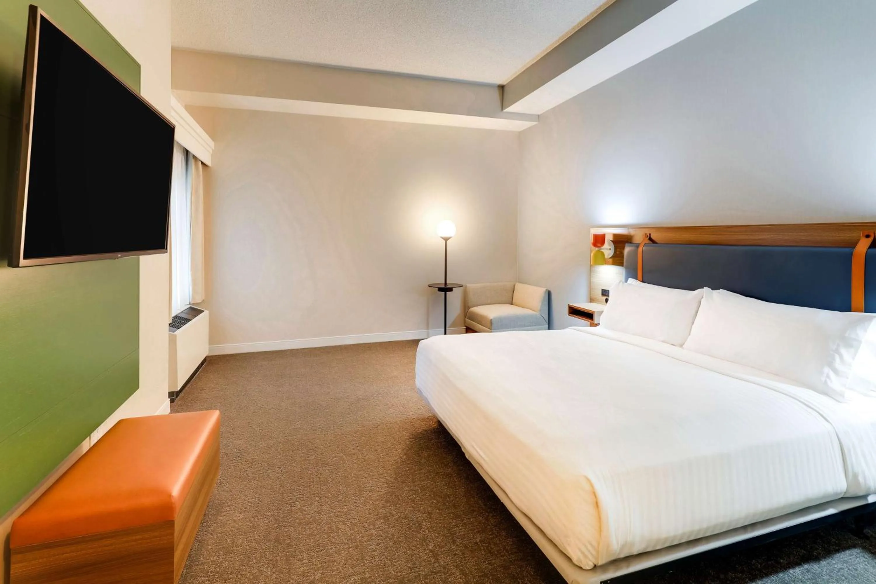 Photo of the whole room, Bed in Sonesta Select San Francisco Airport Oyster Point Waterfront