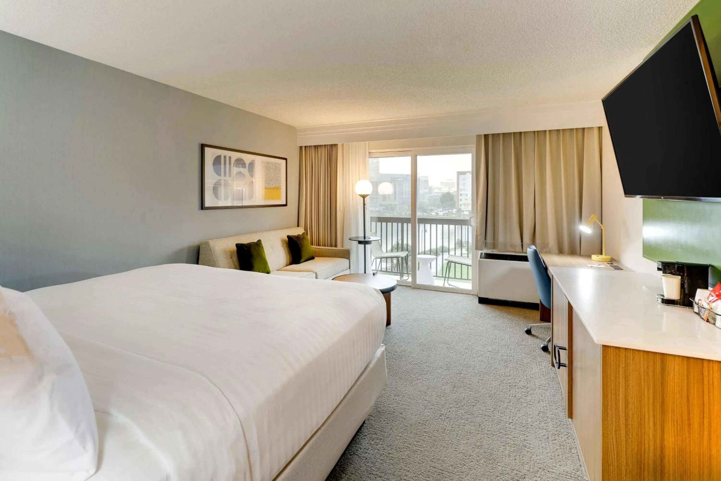 Bedroom, Bed in Sonesta Select San Francisco Airport Oyster Point Waterfront