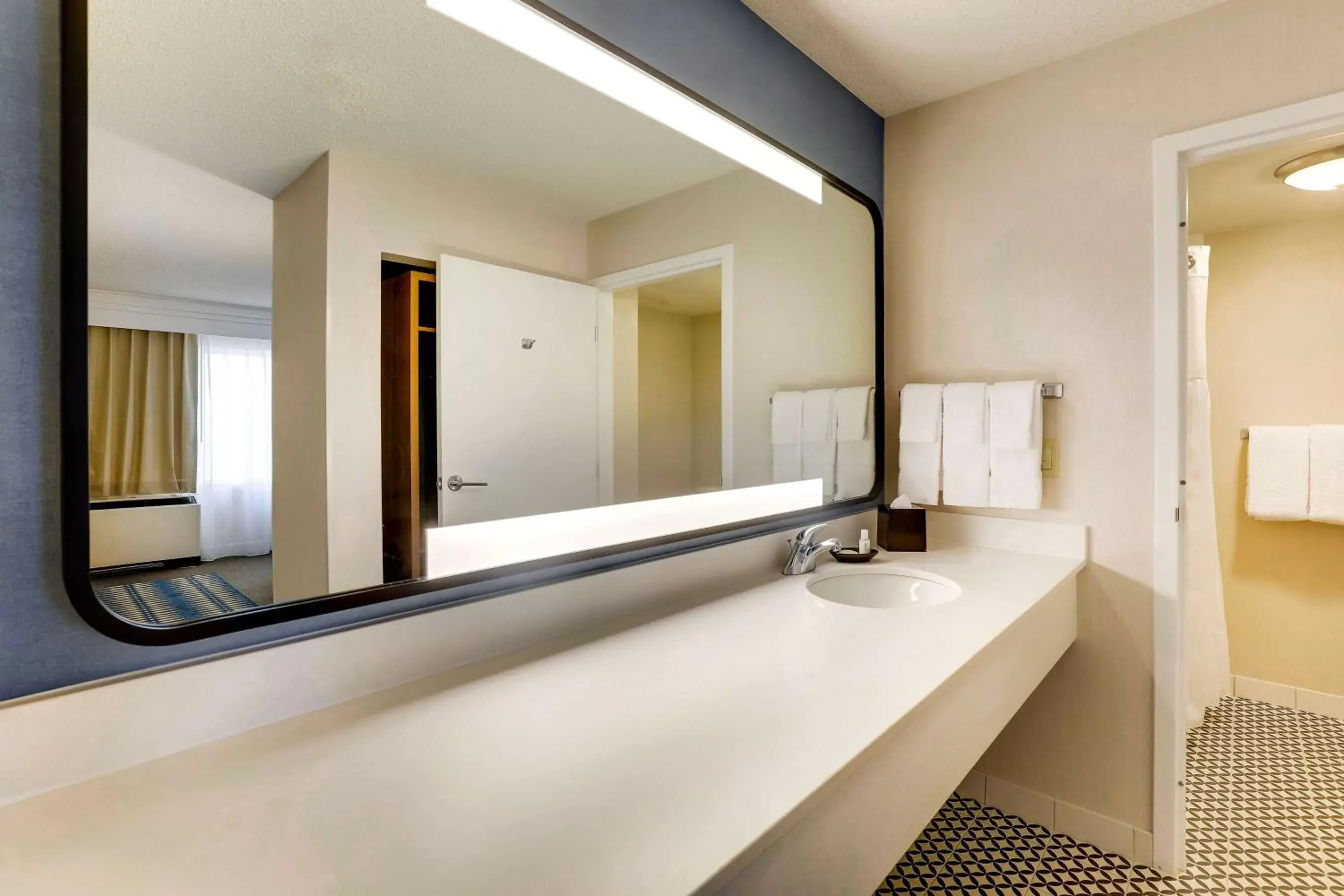 One Bedroom Suite King in Sonesta Select San Francisco Airport Oyster Point Waterfront One Bedroom Suite King in Sonesta Select San Francisco Airport Oyster Point Waterfront