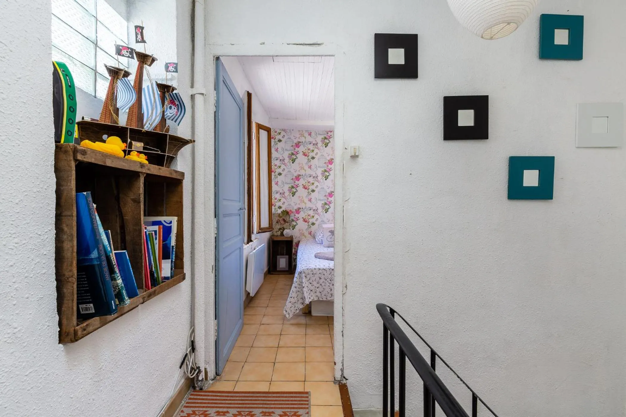 Lobby or reception, Bed in The Crew House La Ciotat