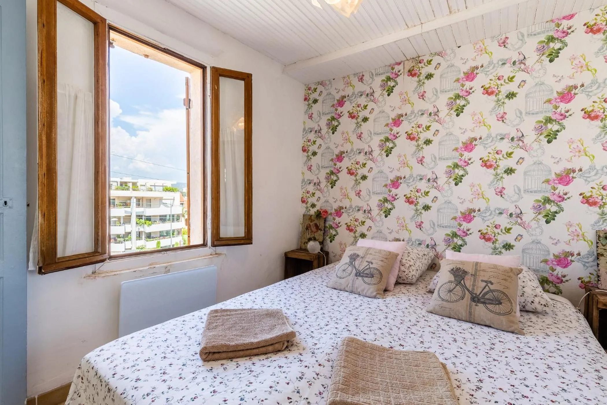 Bedroom, Bed in The Crew House La Ciotat