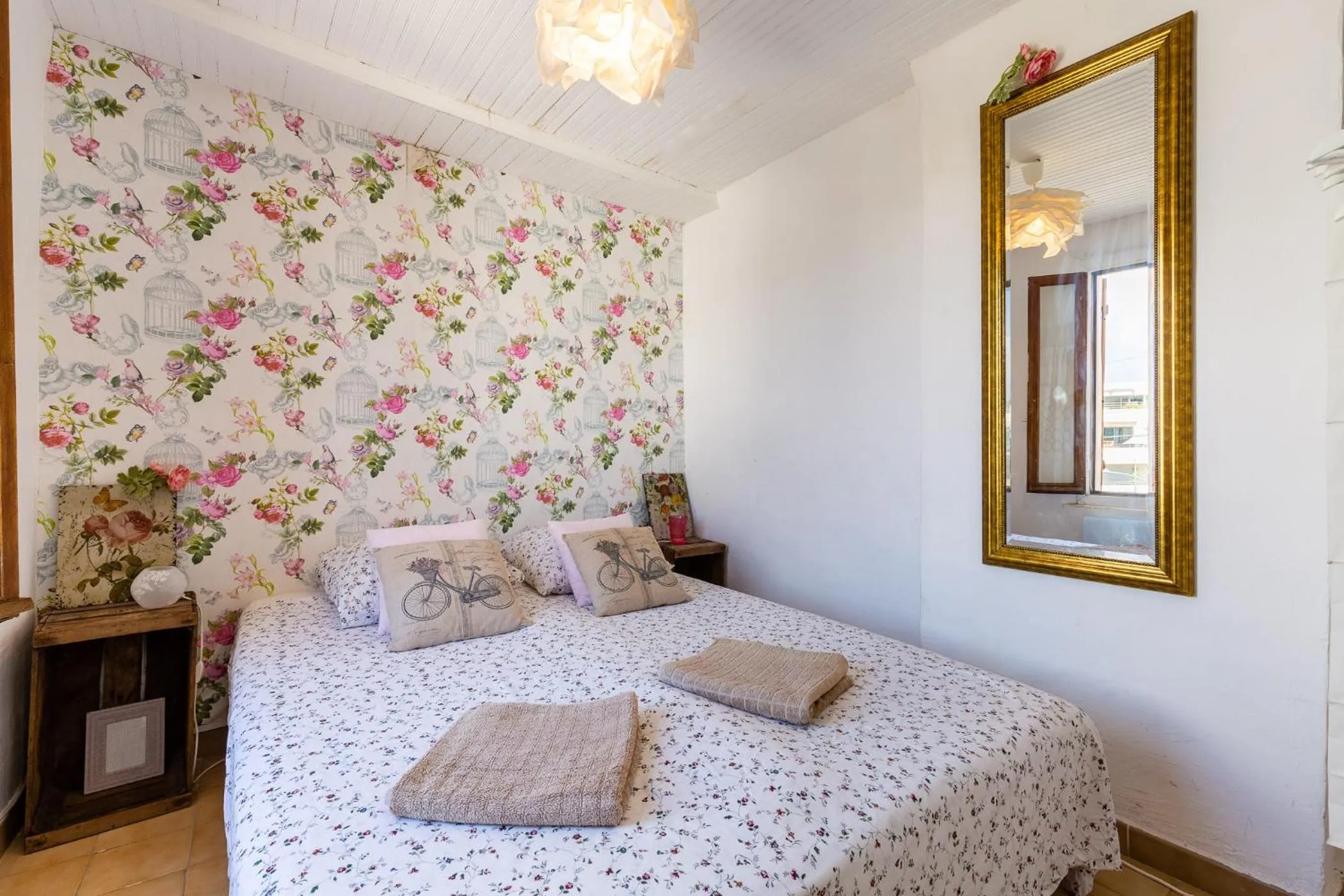 Bedroom, Bed in The Crew House La Ciotat